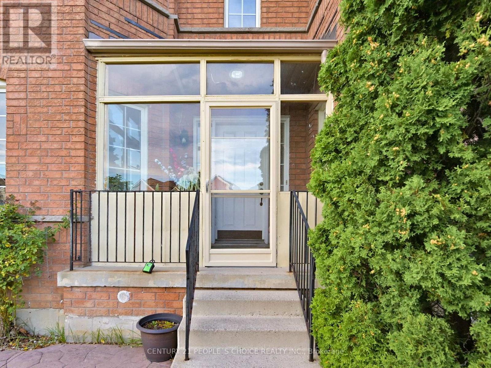 5998 Gant Crescent, Mississauga, Ontario  L5V 2T6 - Photo 4 - W12554984