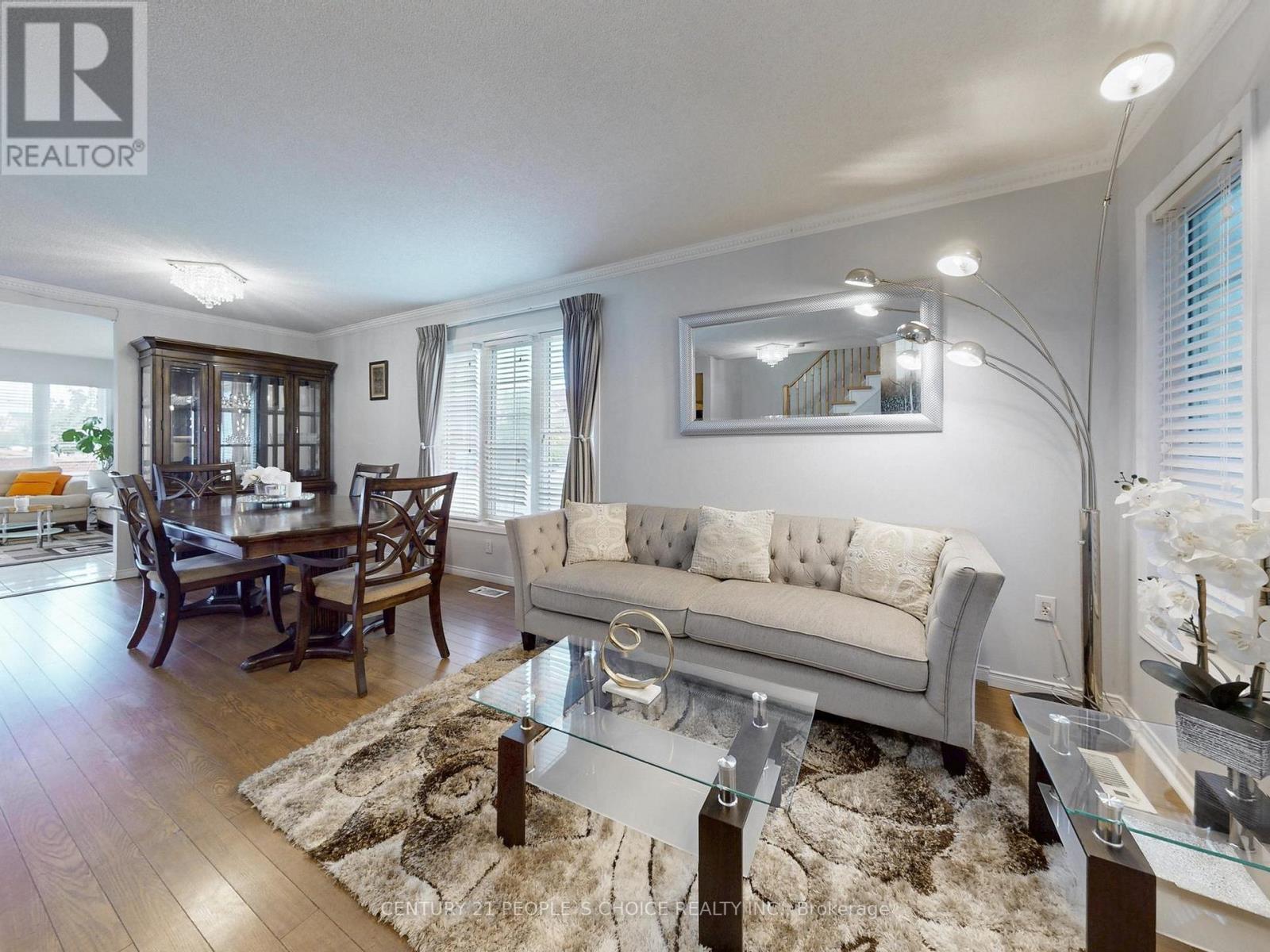 5998 Gant Crescent, Mississauga, Ontario  L5V 2T6 - Photo 5 - W12554984