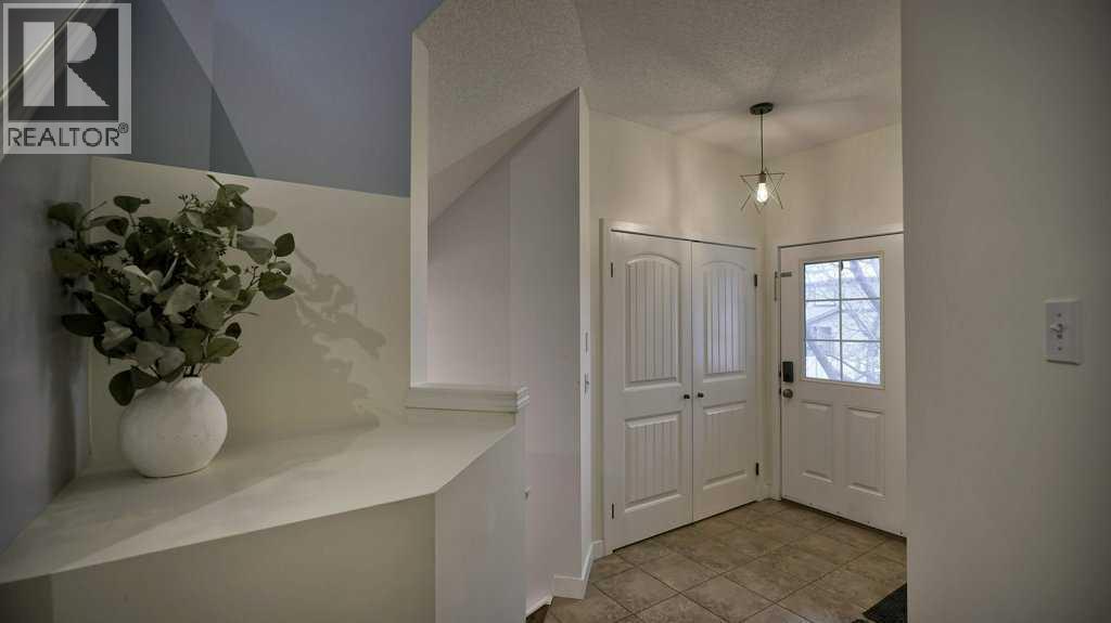 215 Pantego Close Nw, Calgary, Alberta  T3K 0K3 - Photo 2 - A2270215
