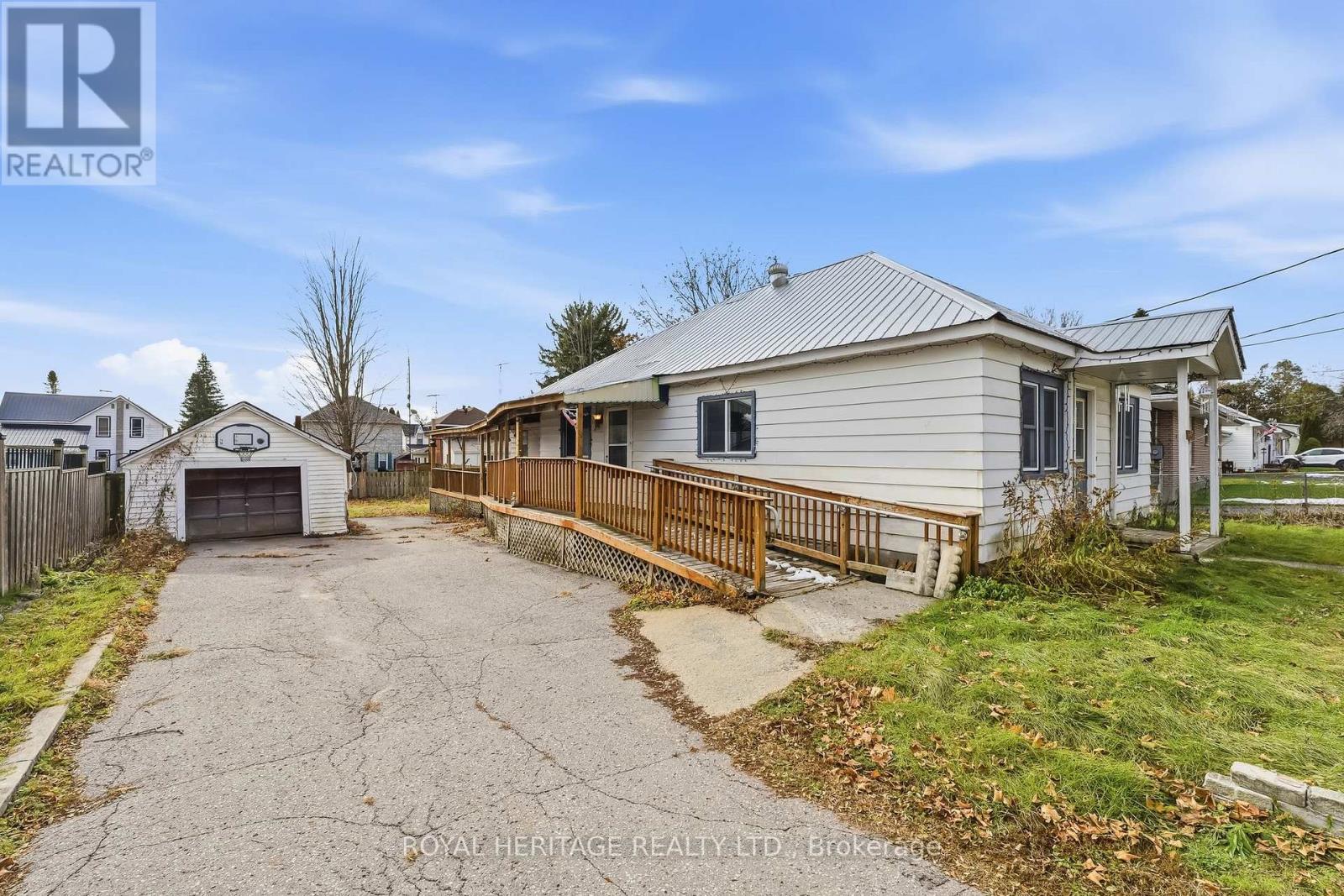 11 Donald Street, Havelock-Belmont-Methuen, Ontario K0L 1Z0 - Photo 4 - X12555006