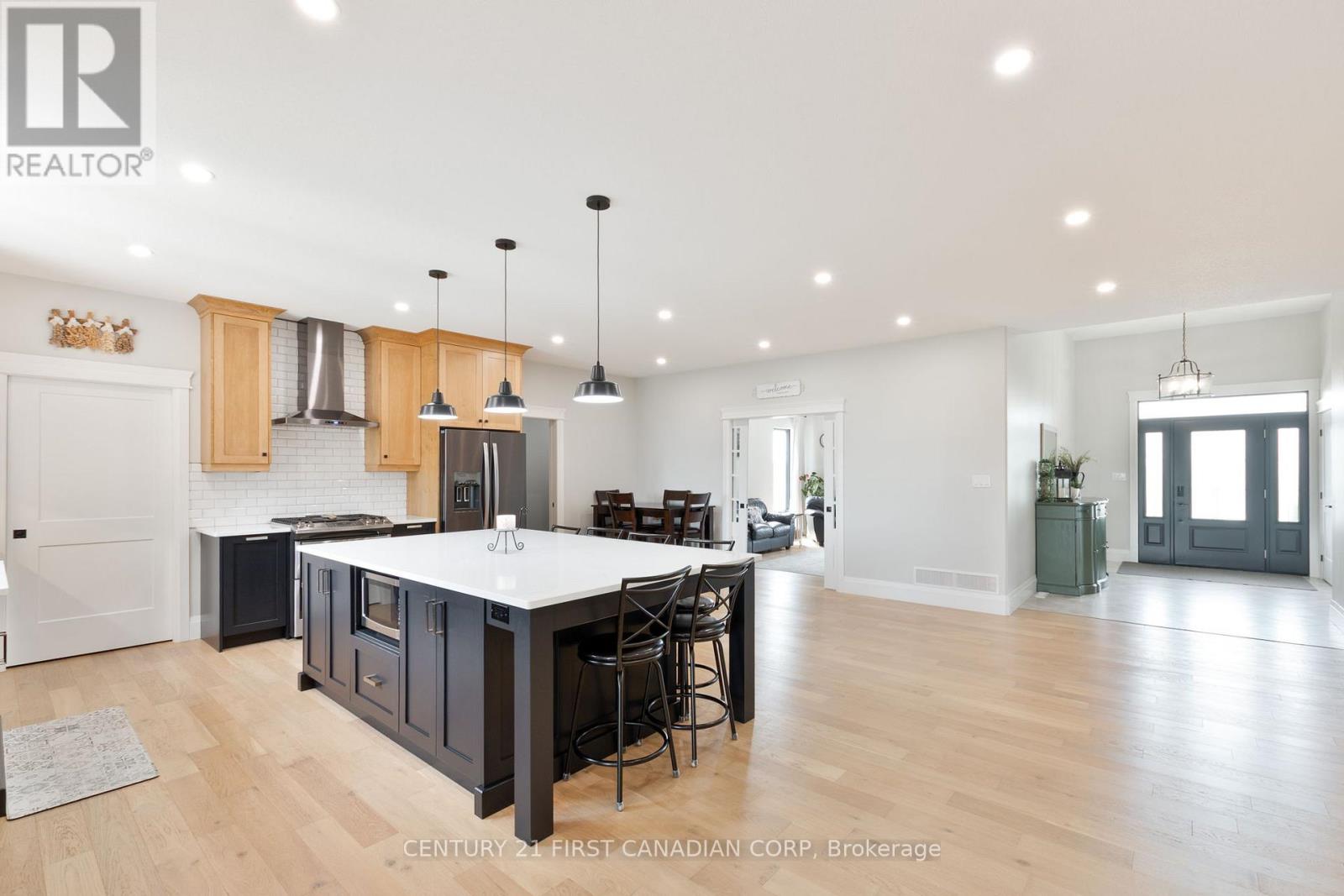 8848 Walker Road, Malahide, Ontario  N5H 2R1 - Photo 13 - X12555054