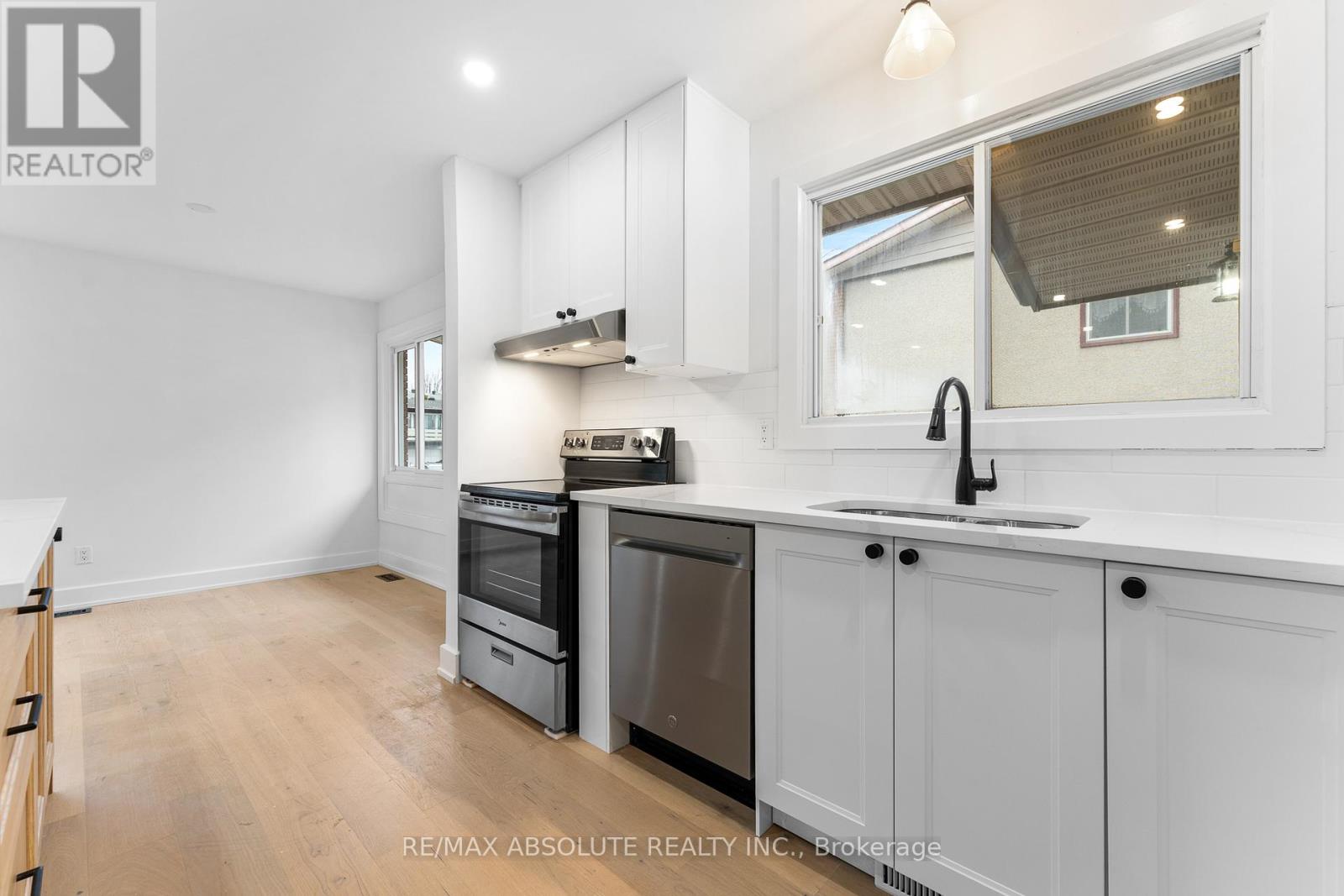 14 Mulvagh Avenue, Ottawa, Ontario K2E 6M6 - Photo 12 - X12555120