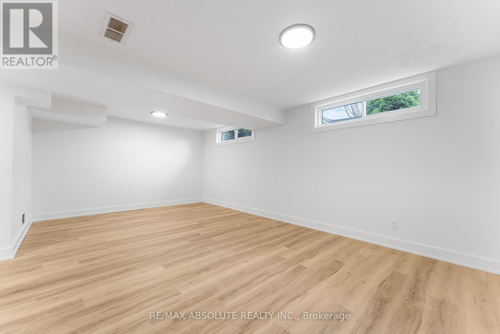 14 Mulvagh Avenue, Ottawa, Ontario K2E 6M6 - Photo 20 - X12555120