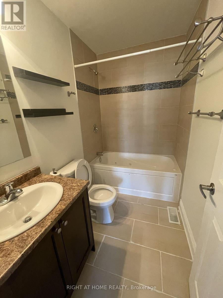 28 Desmond Trudeau Drive, Arnprior, Ontario  K7S 0G5 - Photo 13 - X12555152