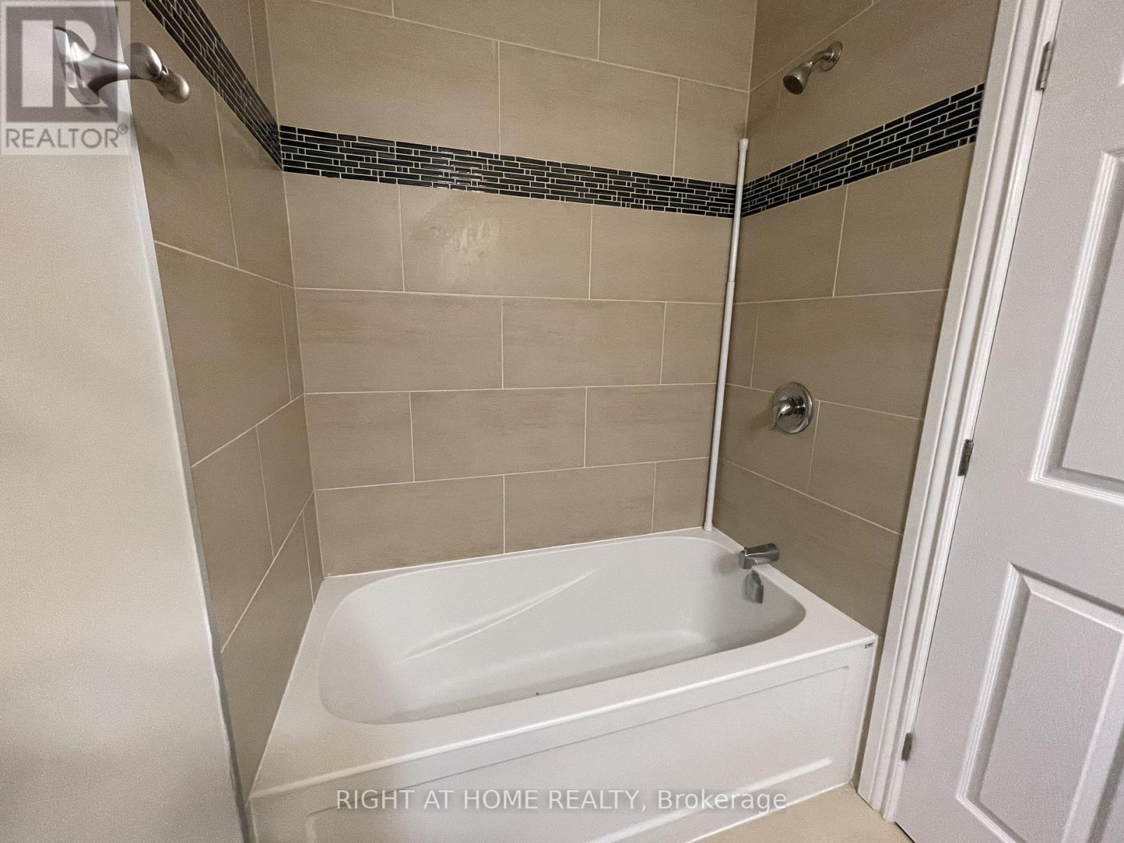 28 Desmond Trudeau Drive, Arnprior, Ontario  K7S 0G5 - Photo 18 - X12555152