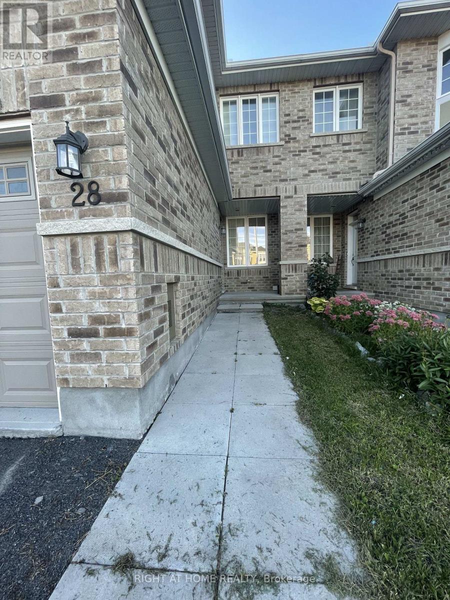 28 Desmond Trudeau Drive, Arnprior, Ontario  K7S 0G5 - Photo 2 - X12555152