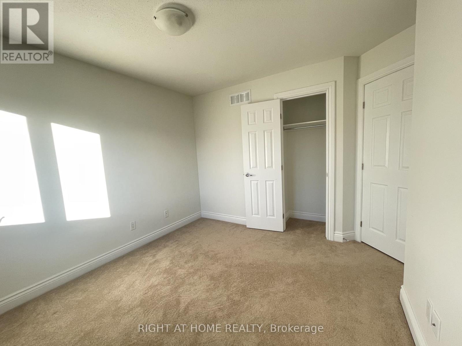 28 Desmond Trudeau Drive, Arnprior, Ontario  K7S 0G5 - Photo 20 - X12555152