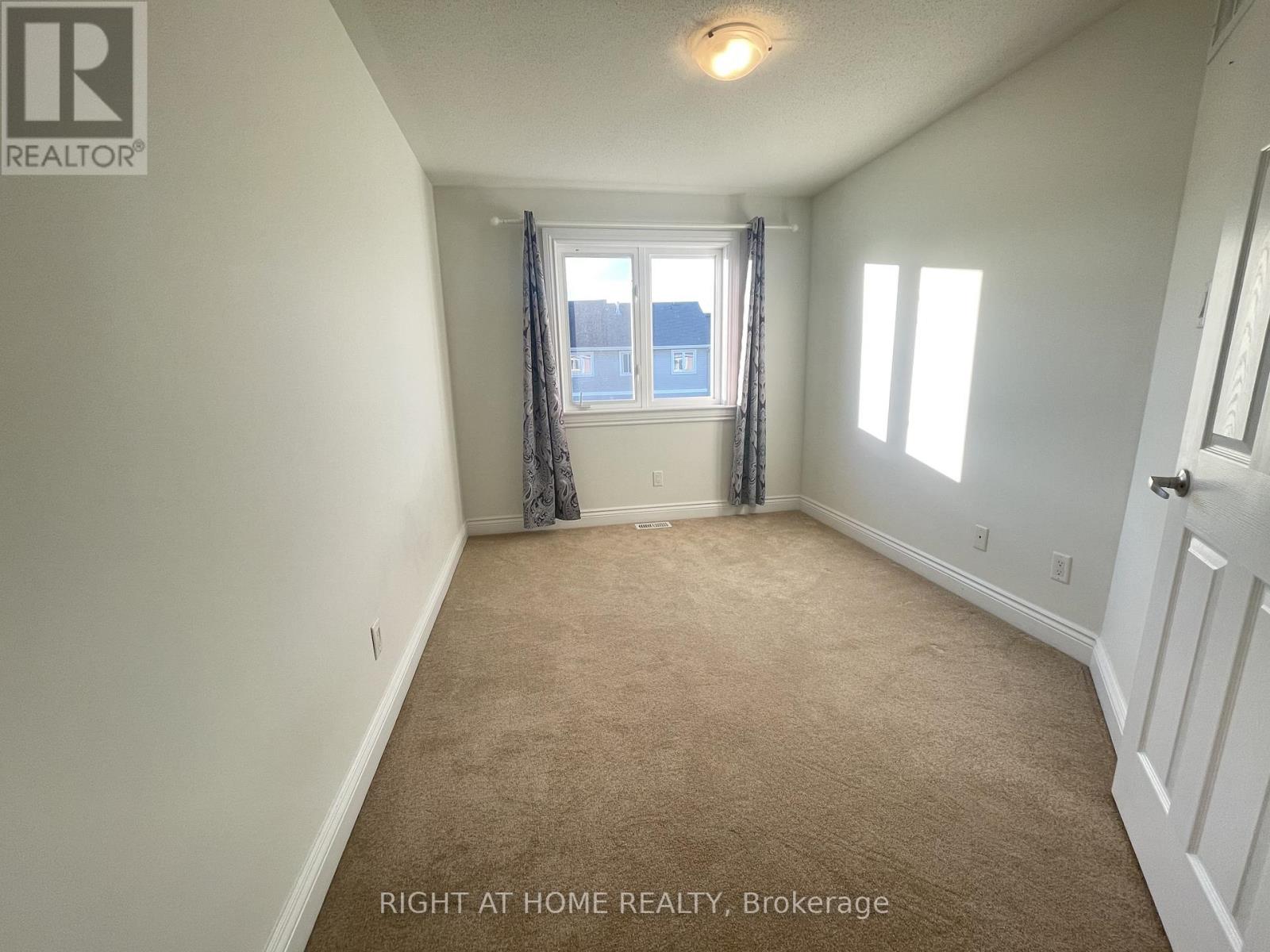 28 Desmond Trudeau Drive, Arnprior, Ontario  K7S 0G5 - Photo 21 - X12555152