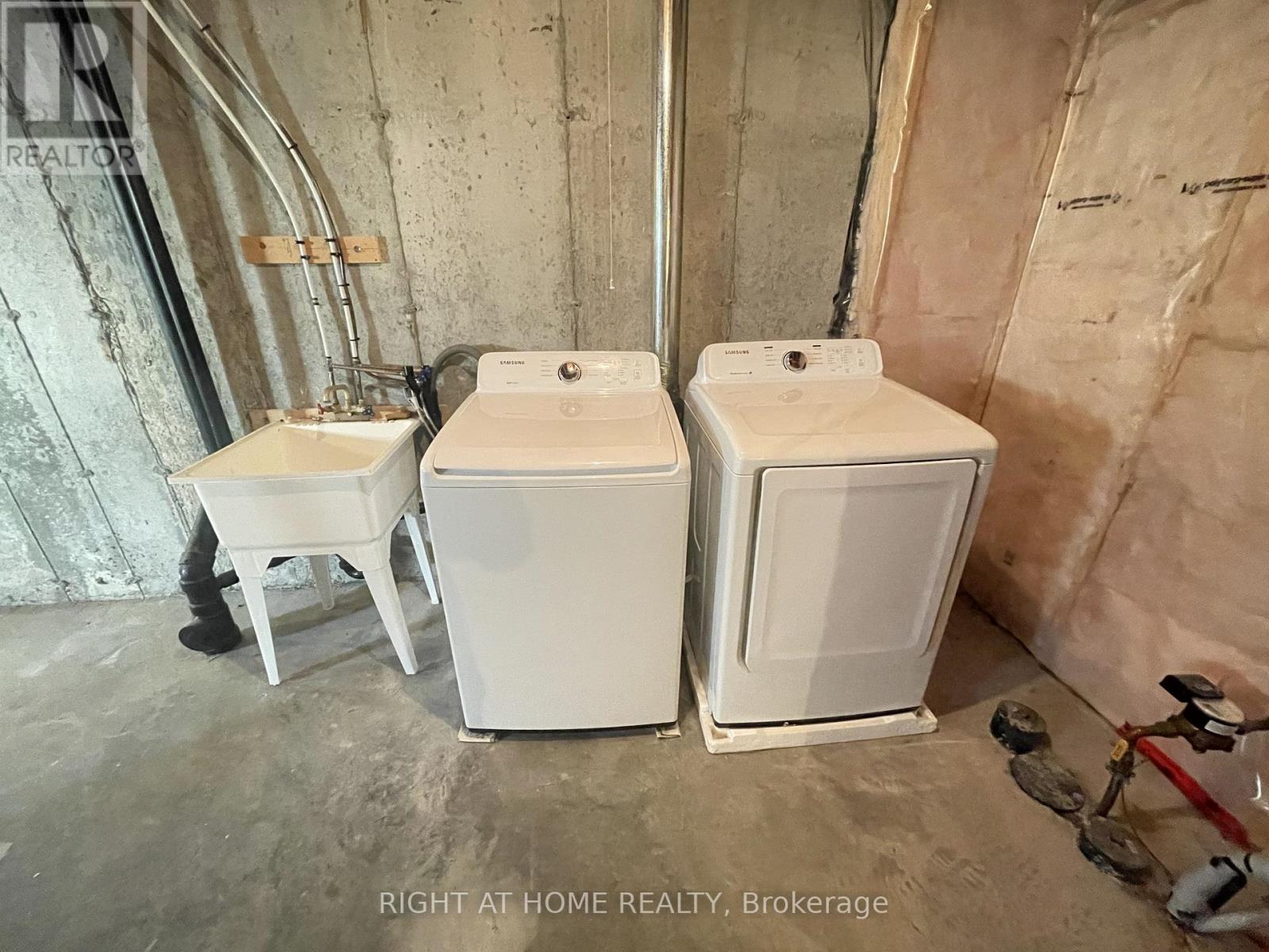 28 Desmond Trudeau Drive, Arnprior, Ontario  K7S 0G5 - Photo 23 - X12555152