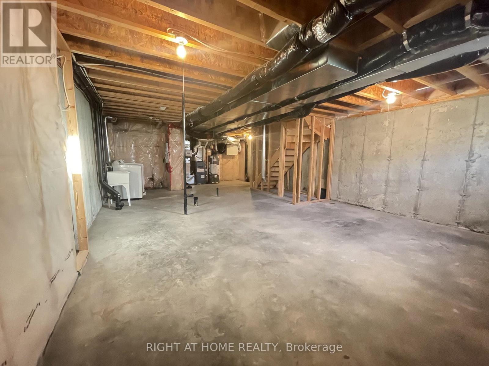 28 Desmond Trudeau Drive, Arnprior, Ontario  K7S 0G5 - Photo 24 - X12555152