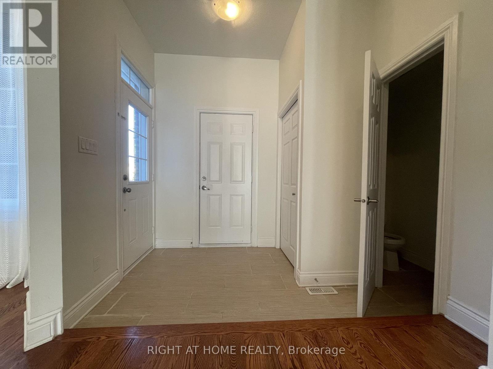 28 Desmond Trudeau Drive, Arnprior, Ontario  K7S 0G5 - Photo 3 - X12555152