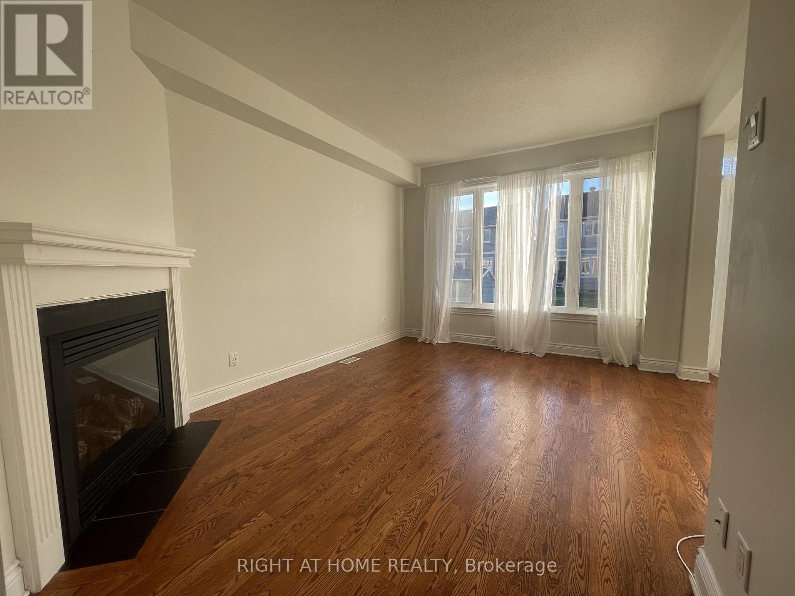 28 Desmond Trudeau Drive, Arnprior, Ontario  K7S 0G5 - Photo 6 - X12555152