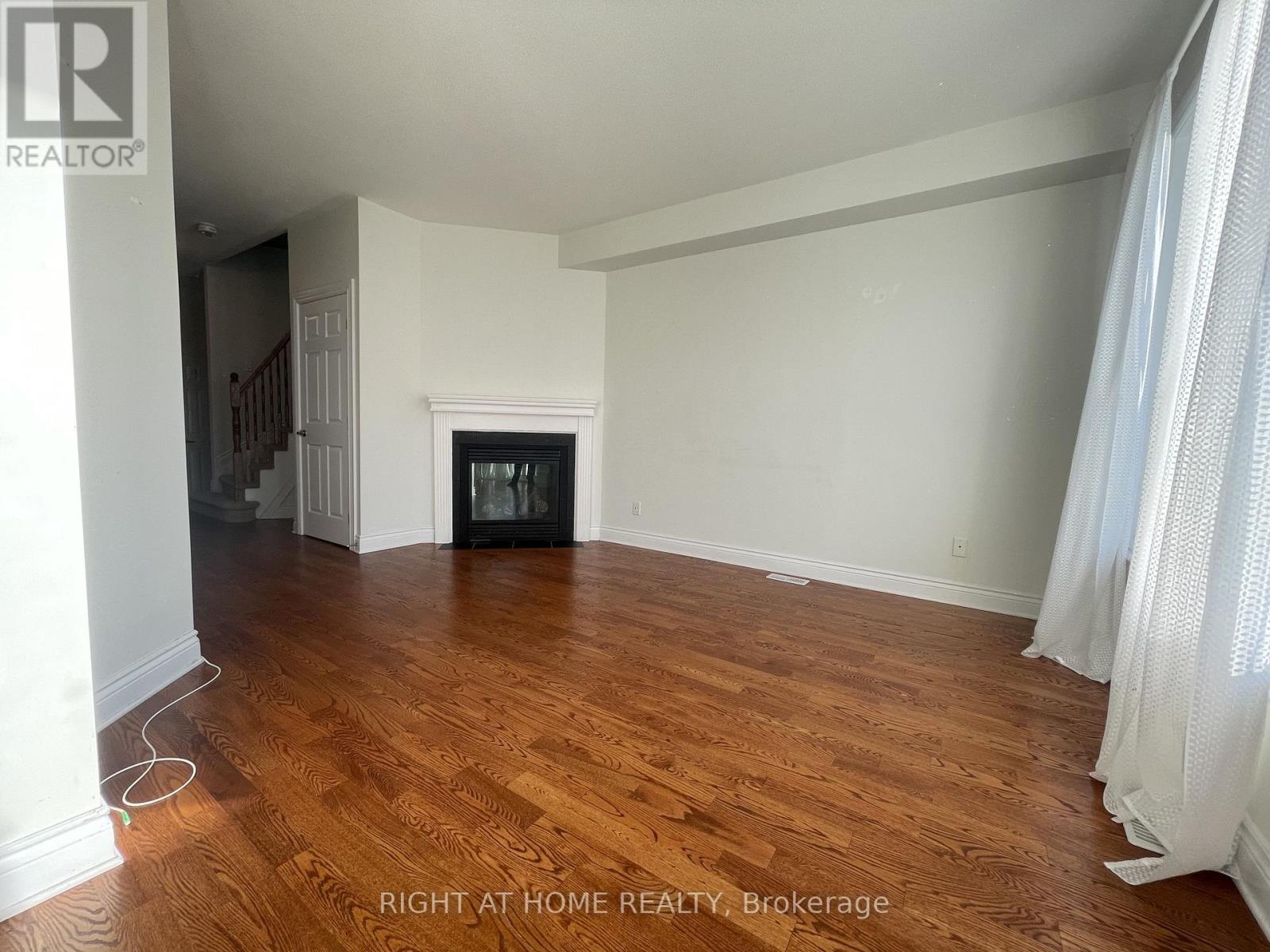 28 Desmond Trudeau Drive, Arnprior, Ontario  K7S 0G5 - Photo 7 - X12555152