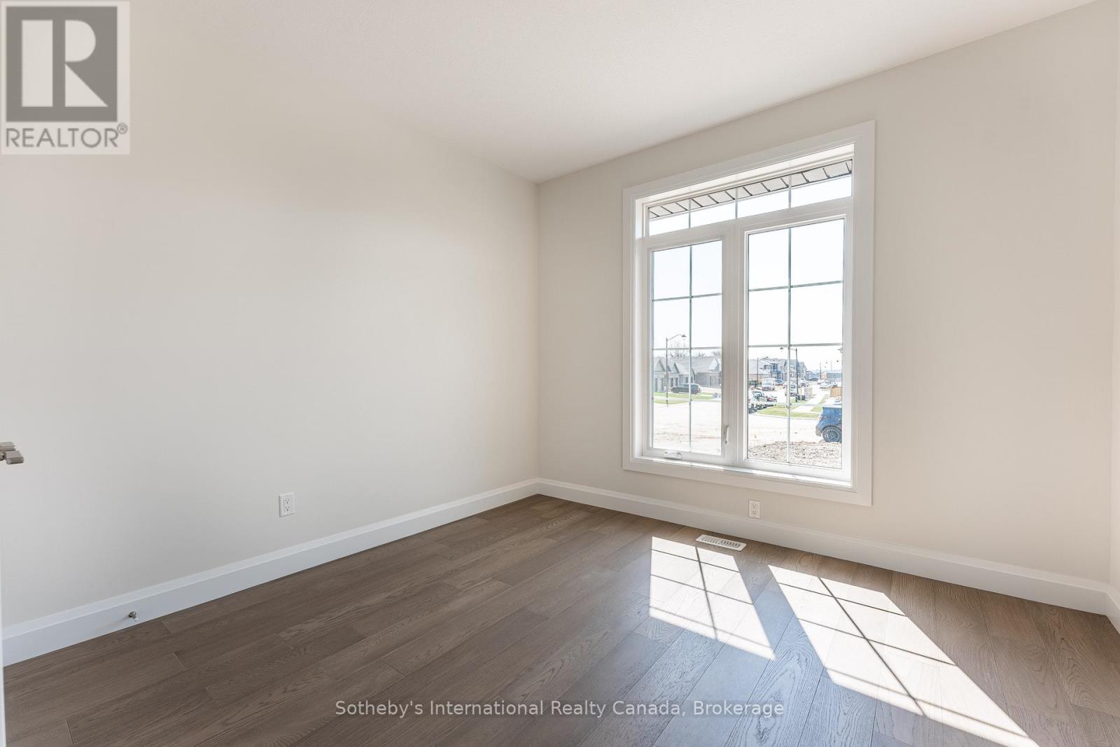 81 Cedar Street, Brant, Ontario  N3L 4G1 - Photo 5 - X12555026