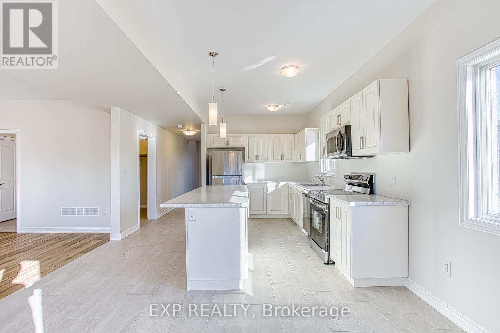 Upper - 20 Elvira Way, Thorold, Ontario  L2V 0M7 - Photo 10 - X12554856