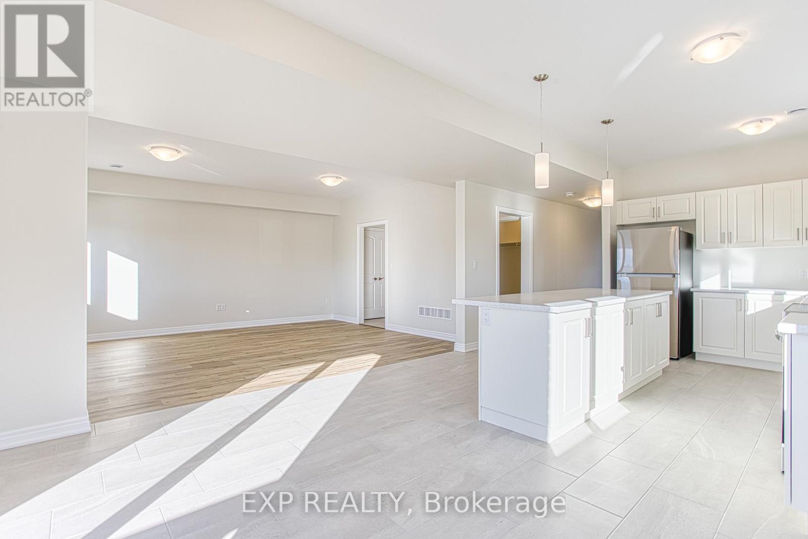 Upper - 20 Elvira Way, Thorold, Ontario  L2V 0M7 - Photo 12 - X12554856