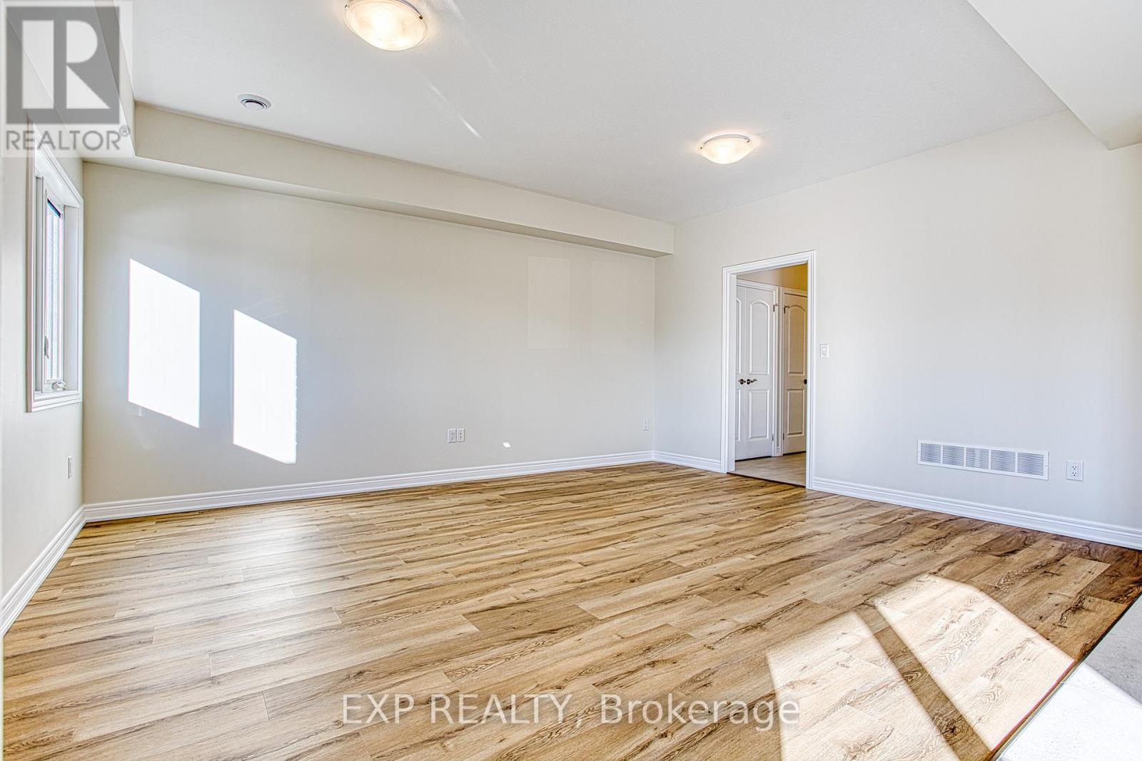 Upper - 20 Elvira Way, Thorold, Ontario  L2V 0M7 - Photo 13 - X12554856