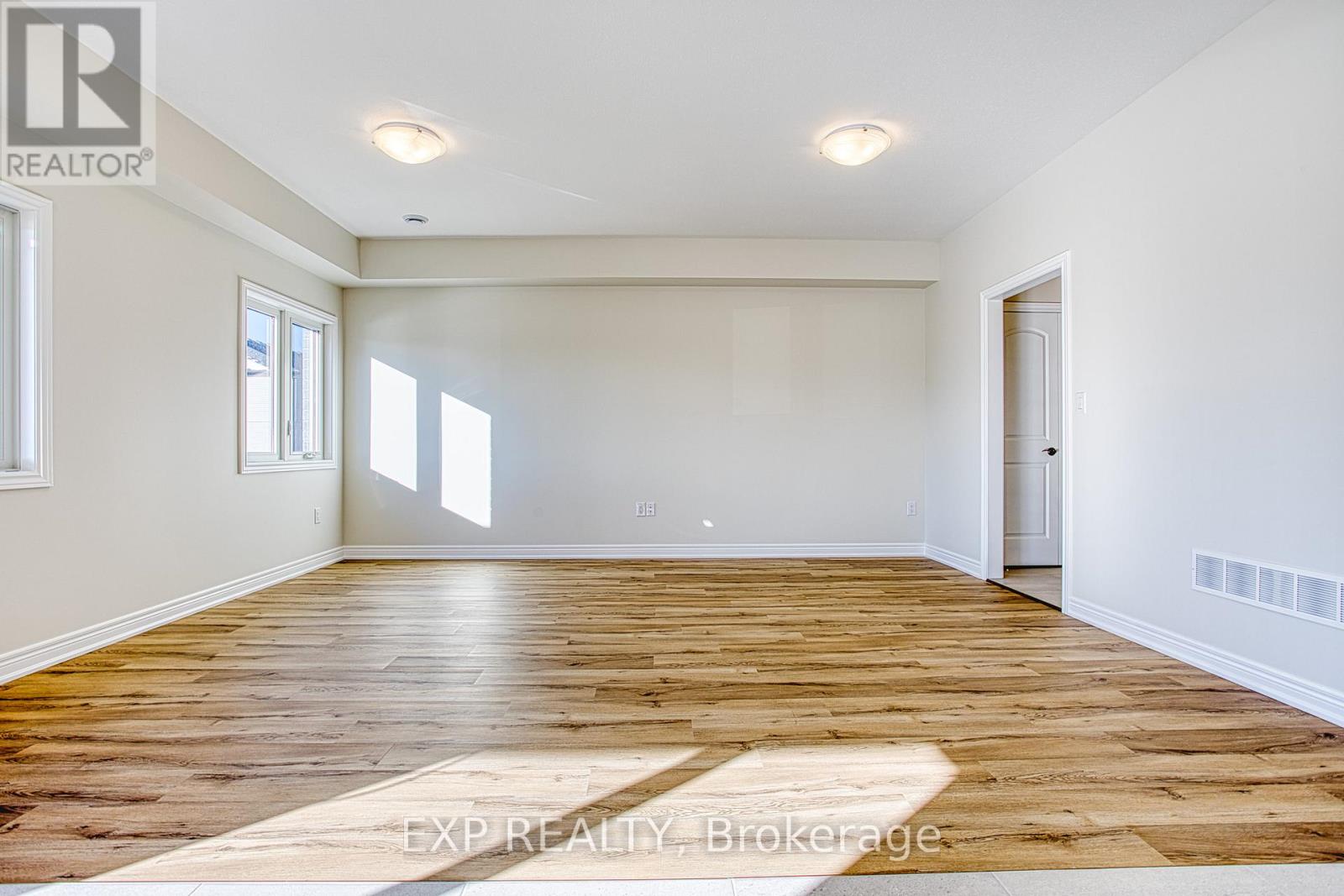 Upper - 20 Elvira Way, Thorold, Ontario  L2V 0M7 - Photo 14 - X12554856