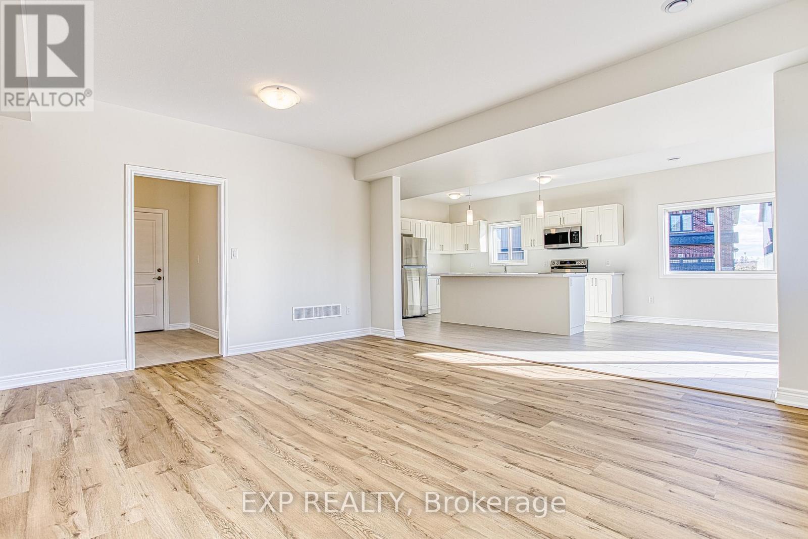 Upper - 20 Elvira Way, Thorold, Ontario  L2V 0M7 - Photo 18 - X12554856