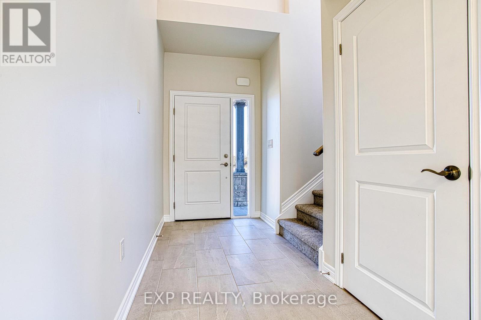 Upper - 20 Elvira Way, Thorold, Ontario  L2V 0M7 - Photo 3 - X12554856