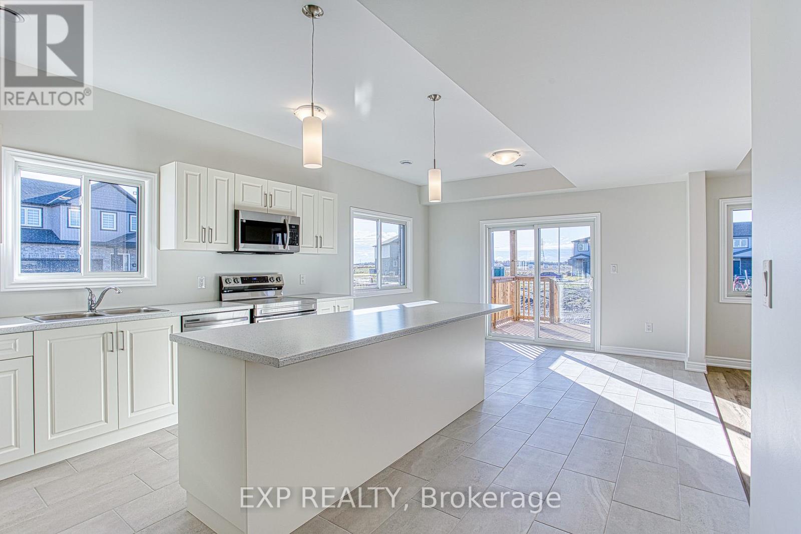 Upper - 20 Elvira Way, Thorold, Ontario  L2V 0M7 - Photo 6 - X12554856