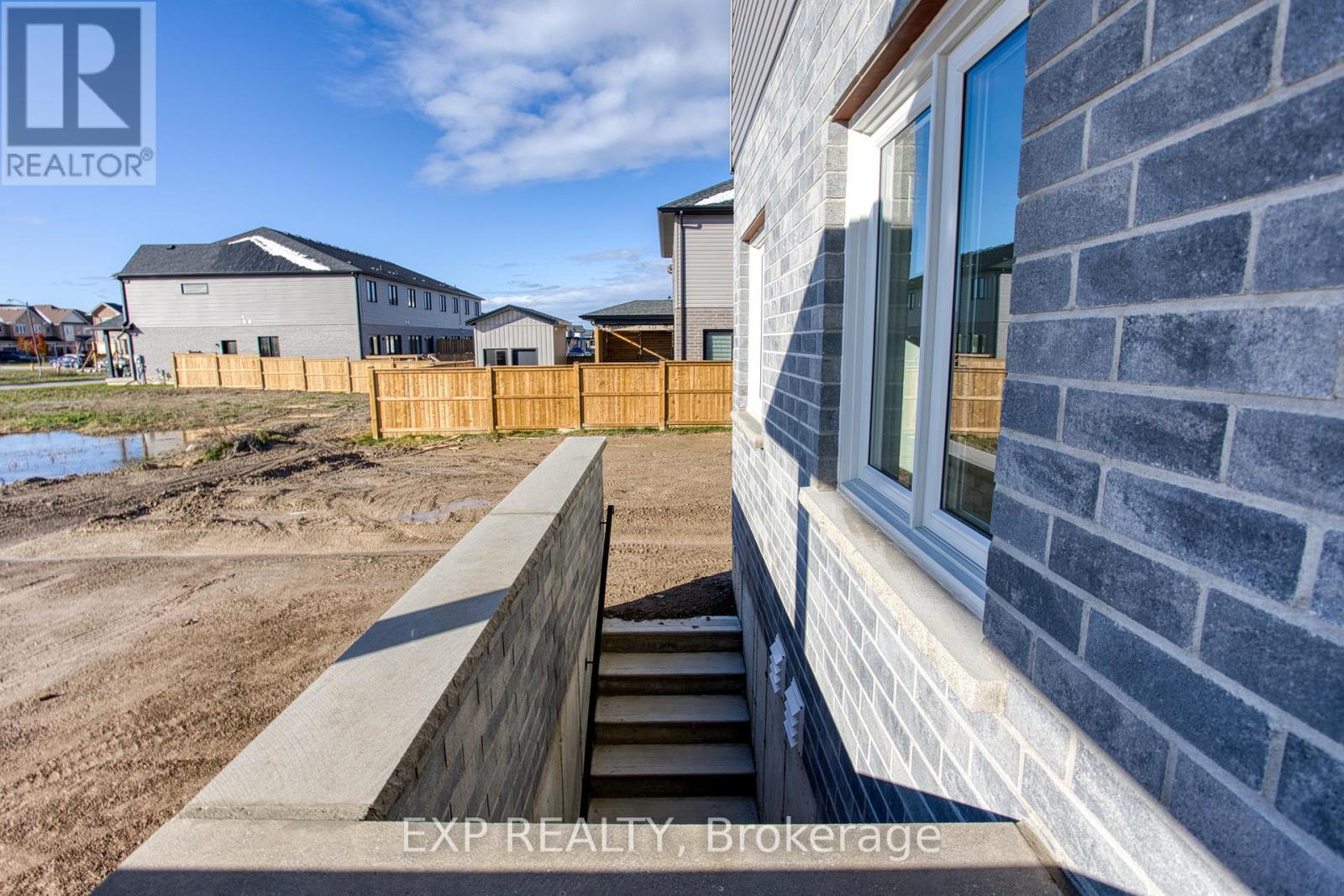 Lower - 20 Elvira Way, Thorold, Ontario  L2V 0M7 - Photo 2 - X12554898