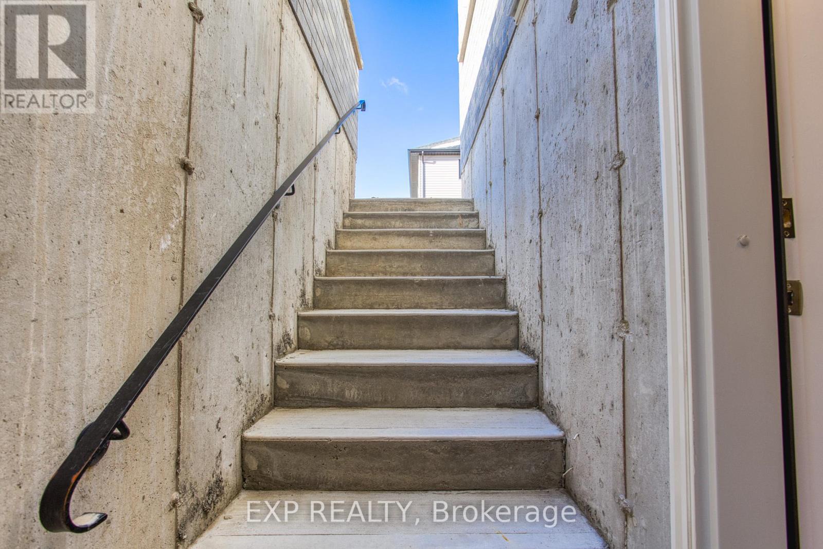 Lower - 20 Elvira Way, Thorold, Ontario  L2V 0M7 - Photo 3 - X12554898