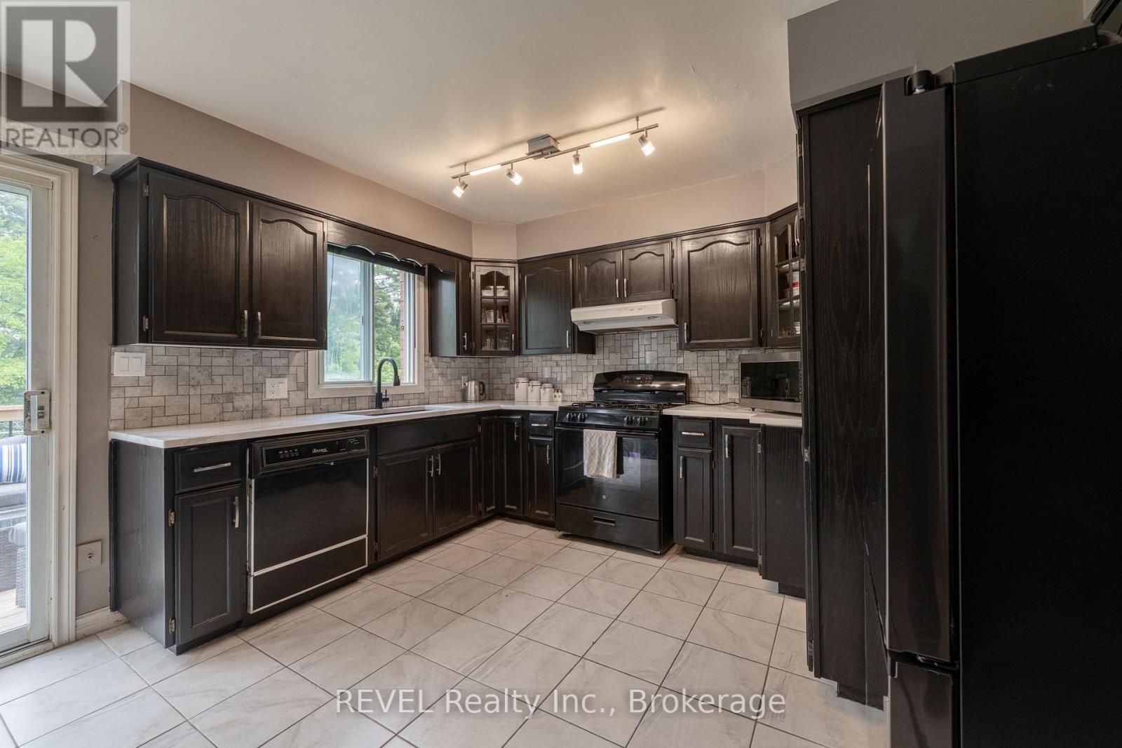 6615 Harper Drive, Niagara Falls, Ontario  L2E 7H7 - Photo 11 - X12555018