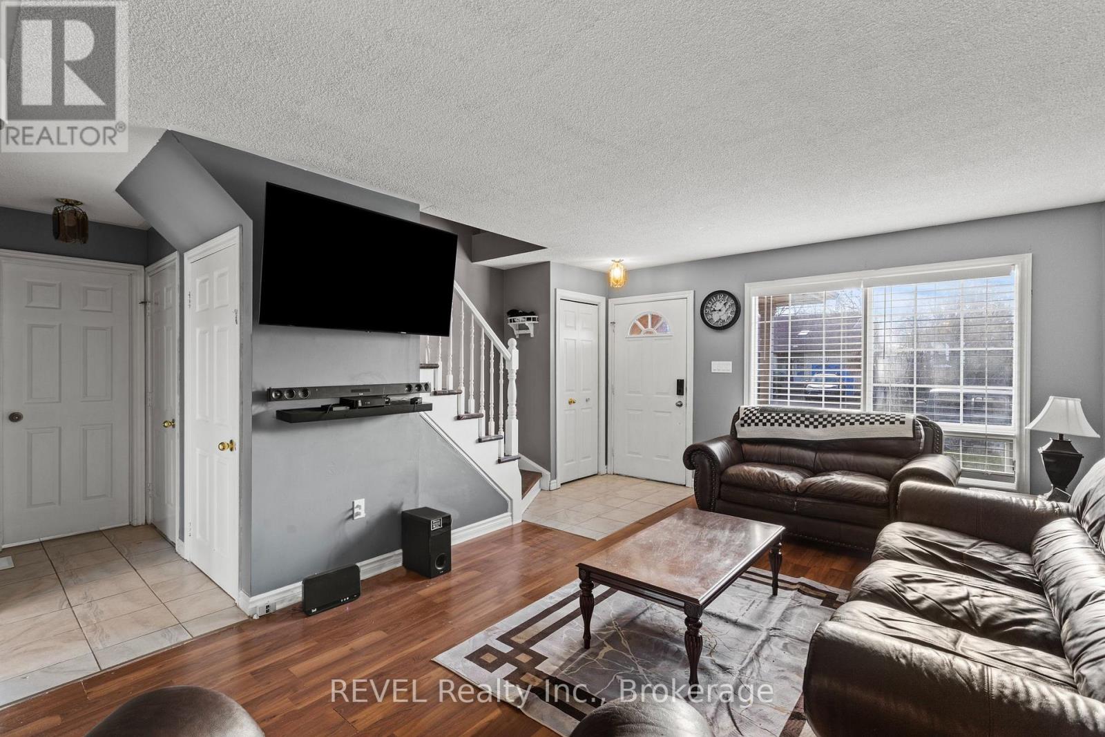 6615 Harper Drive, Niagara Falls, Ontario  L2E 7H7 - Photo 3 - X12555018