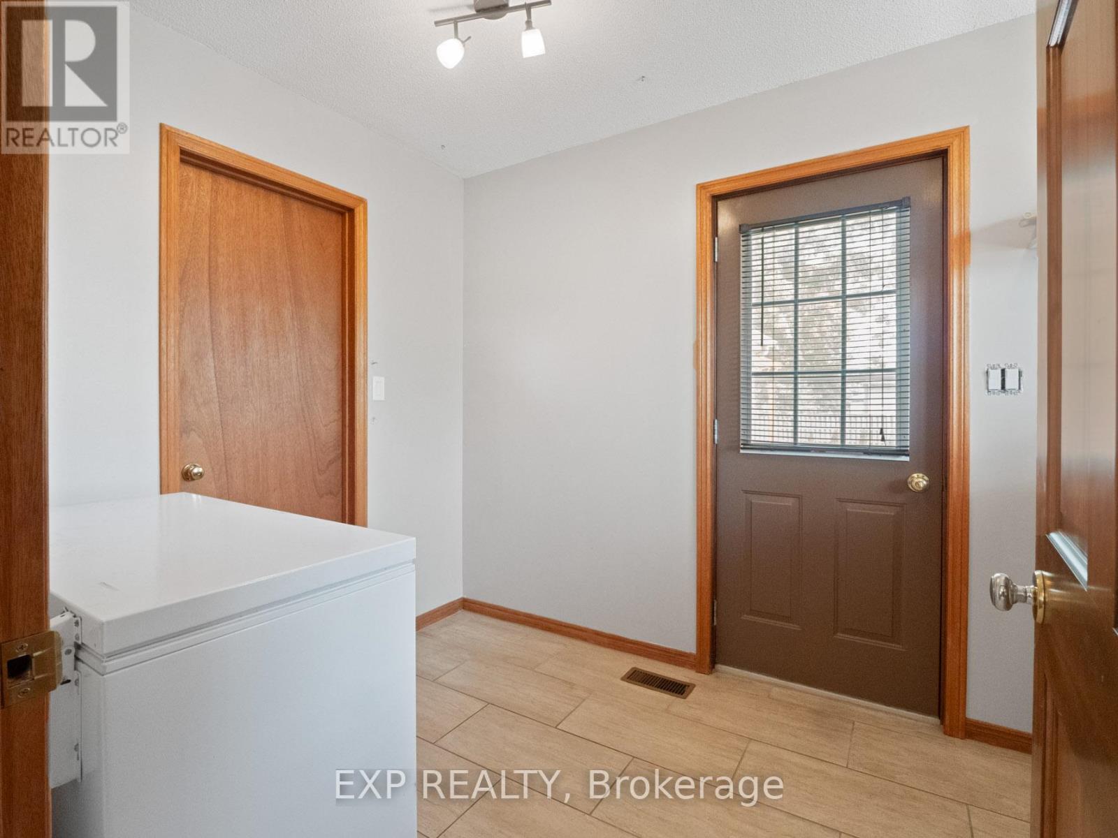 3446 Black Creek Road, Fort Erie, Ontario  L0S 1S0 - Photo 20 - X12555150