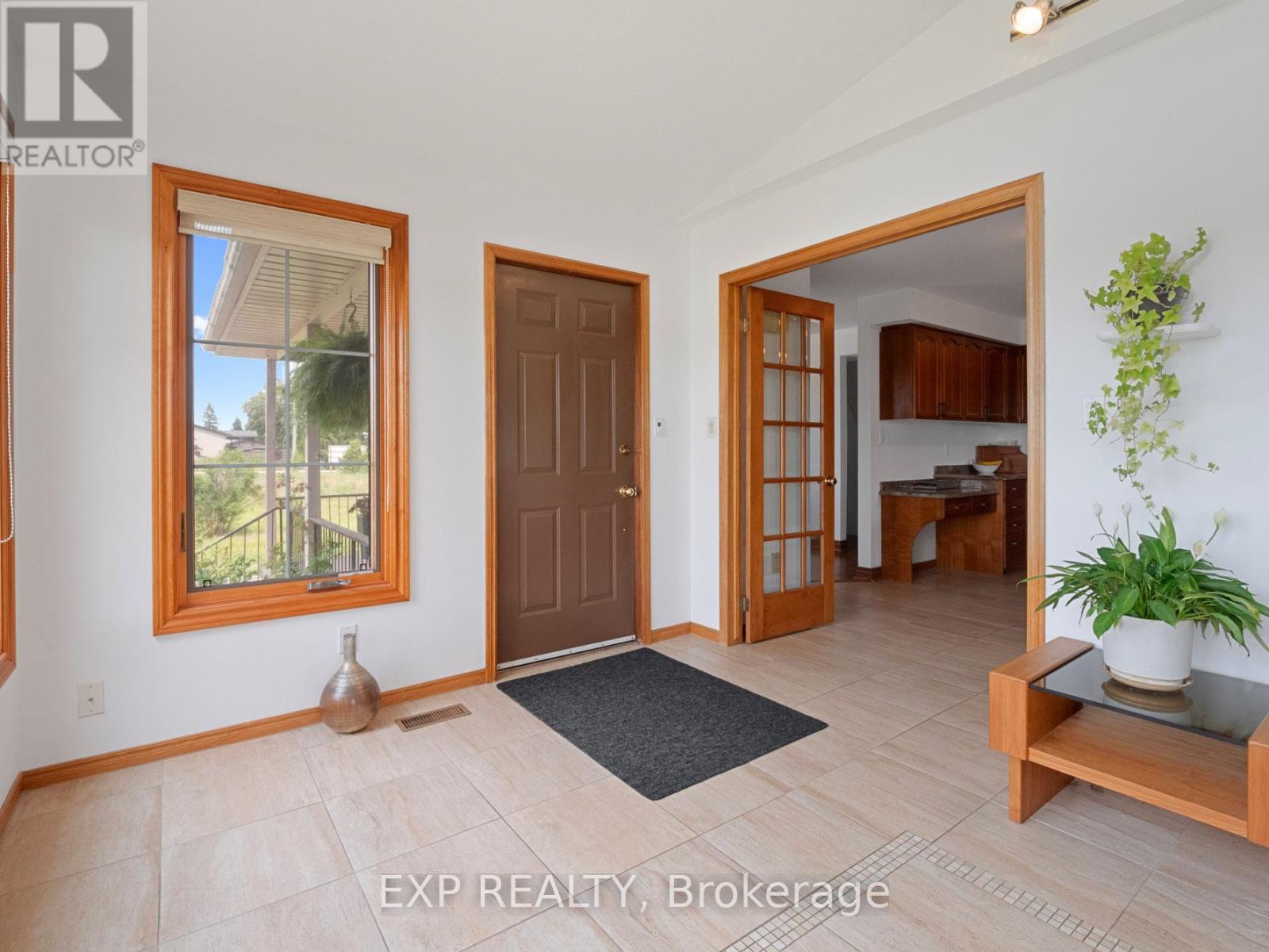 3446 Black Creek Road, Fort Erie, Ontario  L0S 1S0 - Photo 4 - X12555150