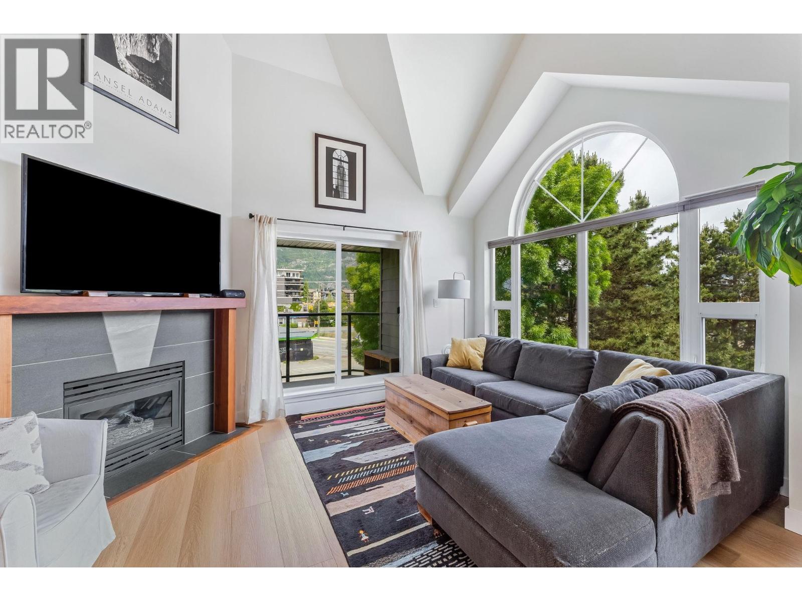 312 1466 PEMBERTON AVENUE, Squamish, British Columbia