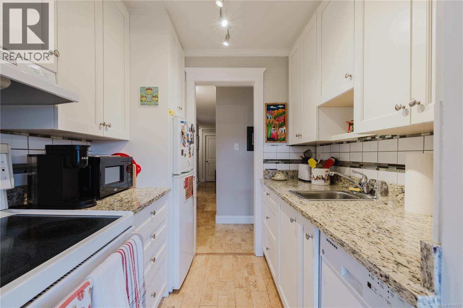 209 964 Heywood Ave, Victoria, British Columbia  V8V 2Y5 - Photo 13 - 1020693