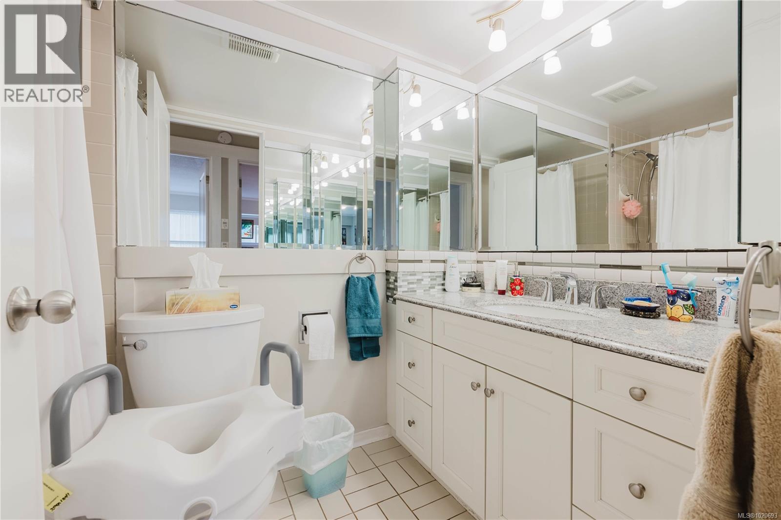 209 964 Heywood Ave, Victoria, British Columbia  V8V 2Y5 - Photo 19 - 1020693