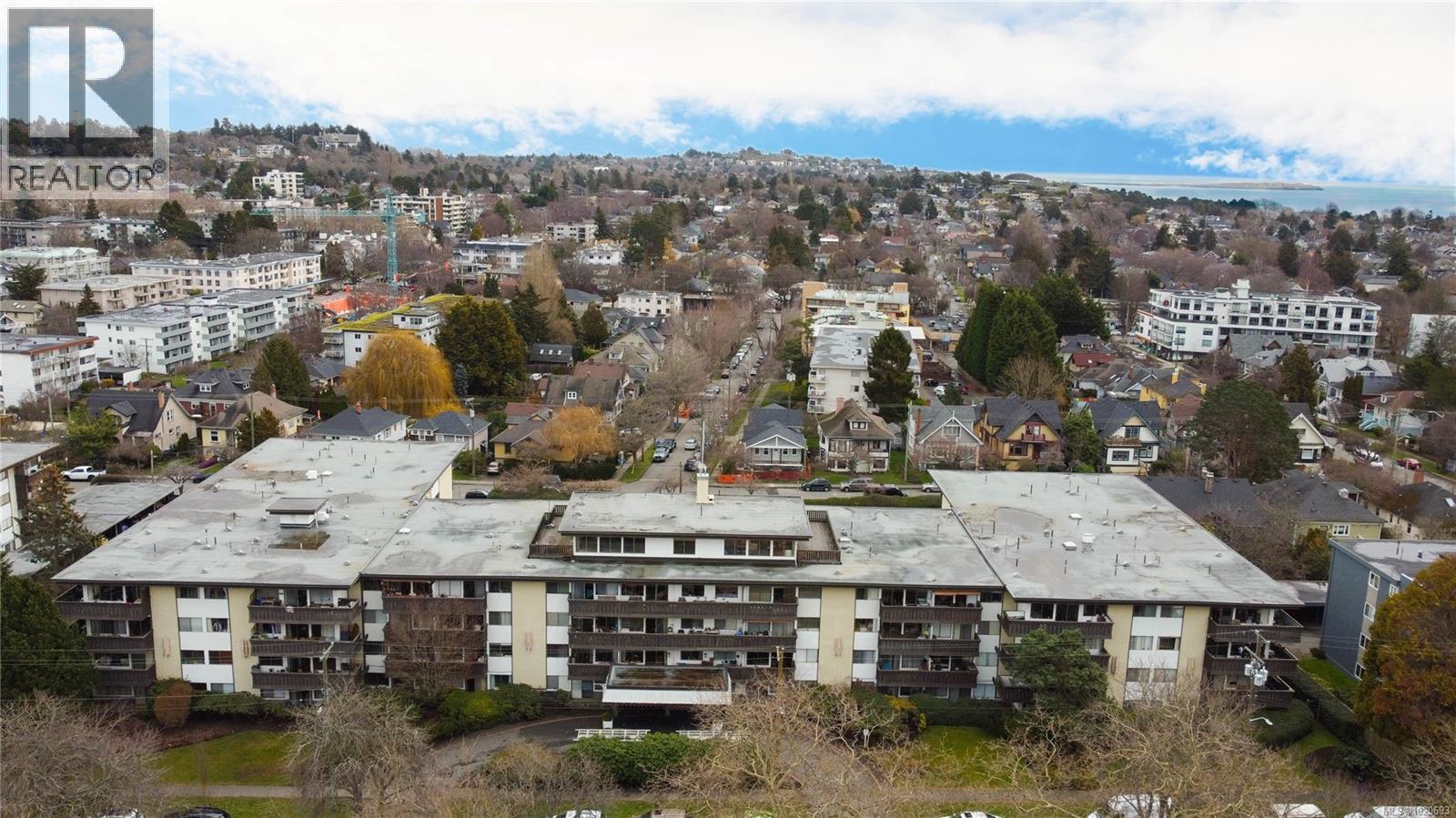 209 964 Heywood Ave, Victoria, British Columbia  V8V 2Y5 - Photo 2 - 1020693