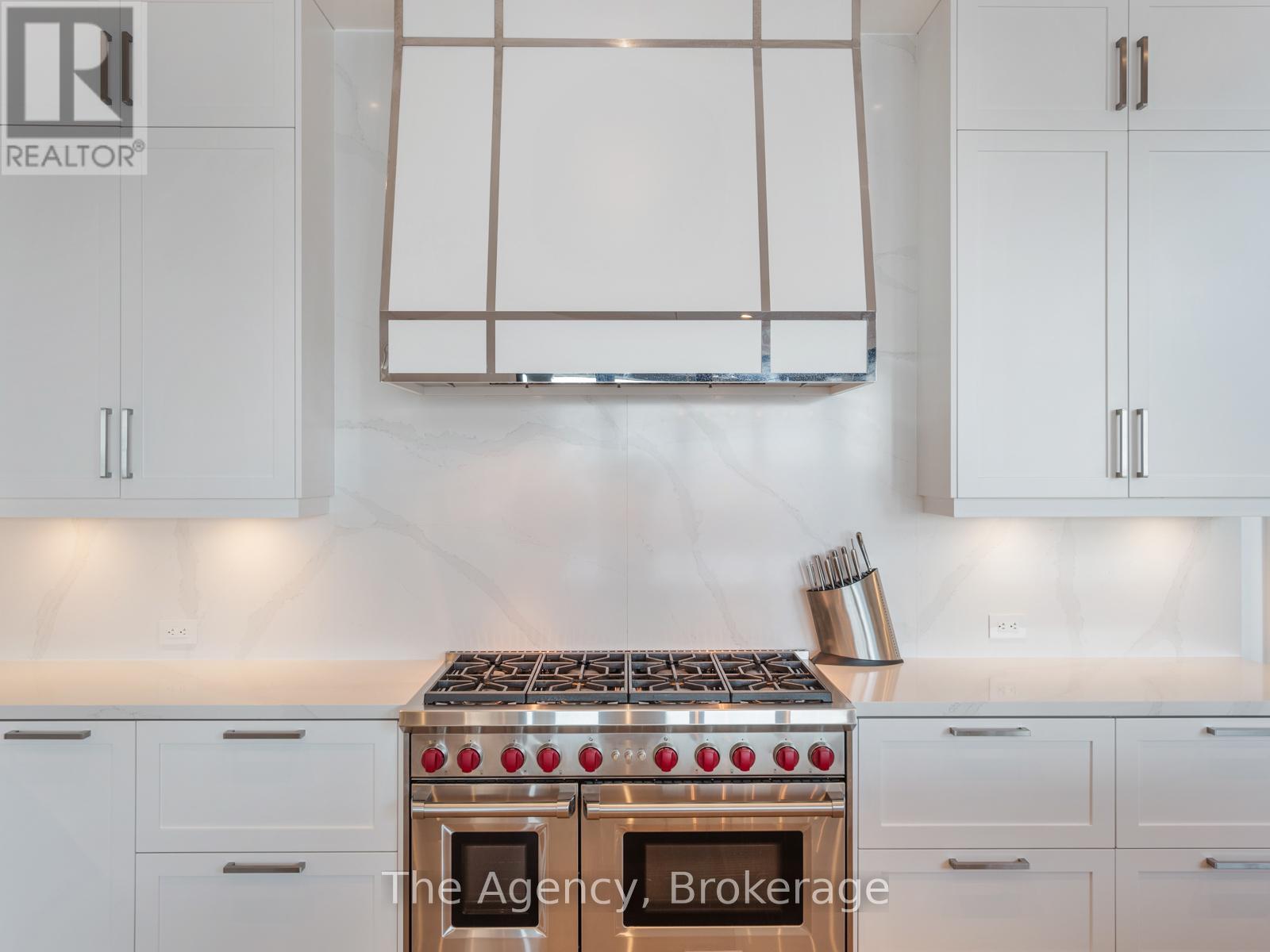 140 Secord Lane, Burlington, Ontario  L7L 2H7 - Photo 11 - W12330371