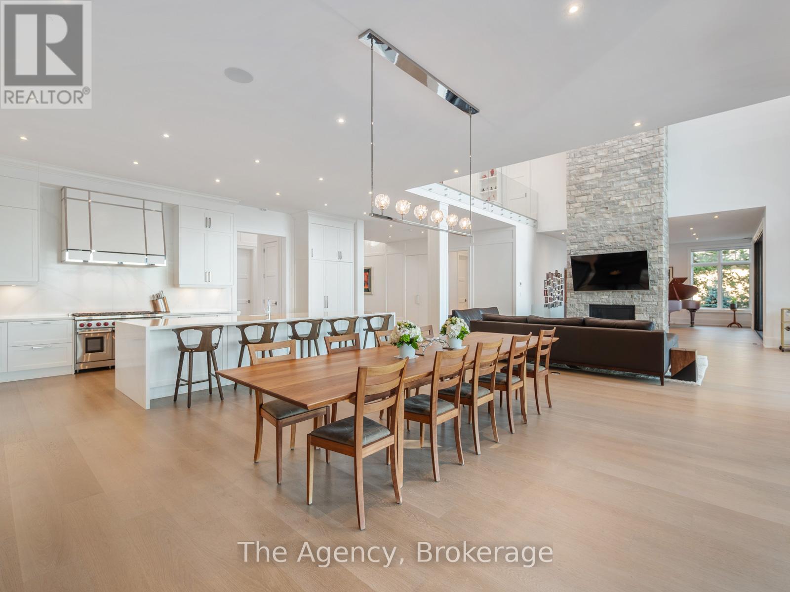 140 Secord Lane, Burlington, Ontario  L7L 2H7 - Photo 12 - W12330371