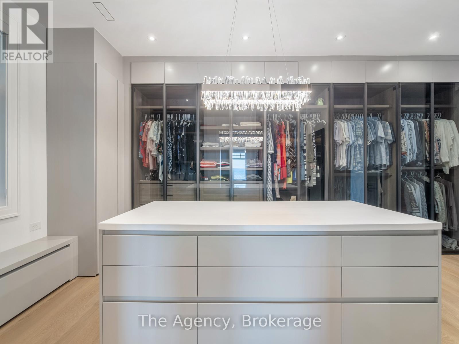 140 Secord Lane, Burlington, Ontario  L7L 2H7 - Photo 26 - W12330371