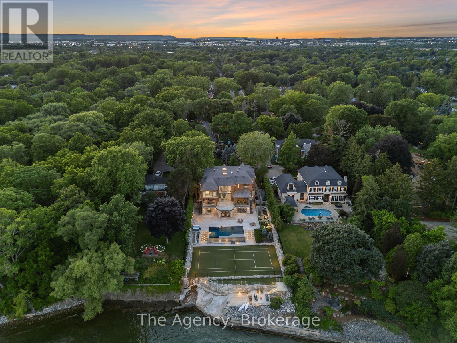 140 Secord Lane, Burlington, Ontario  L7L 2H7 - Photo 49 - W12330371