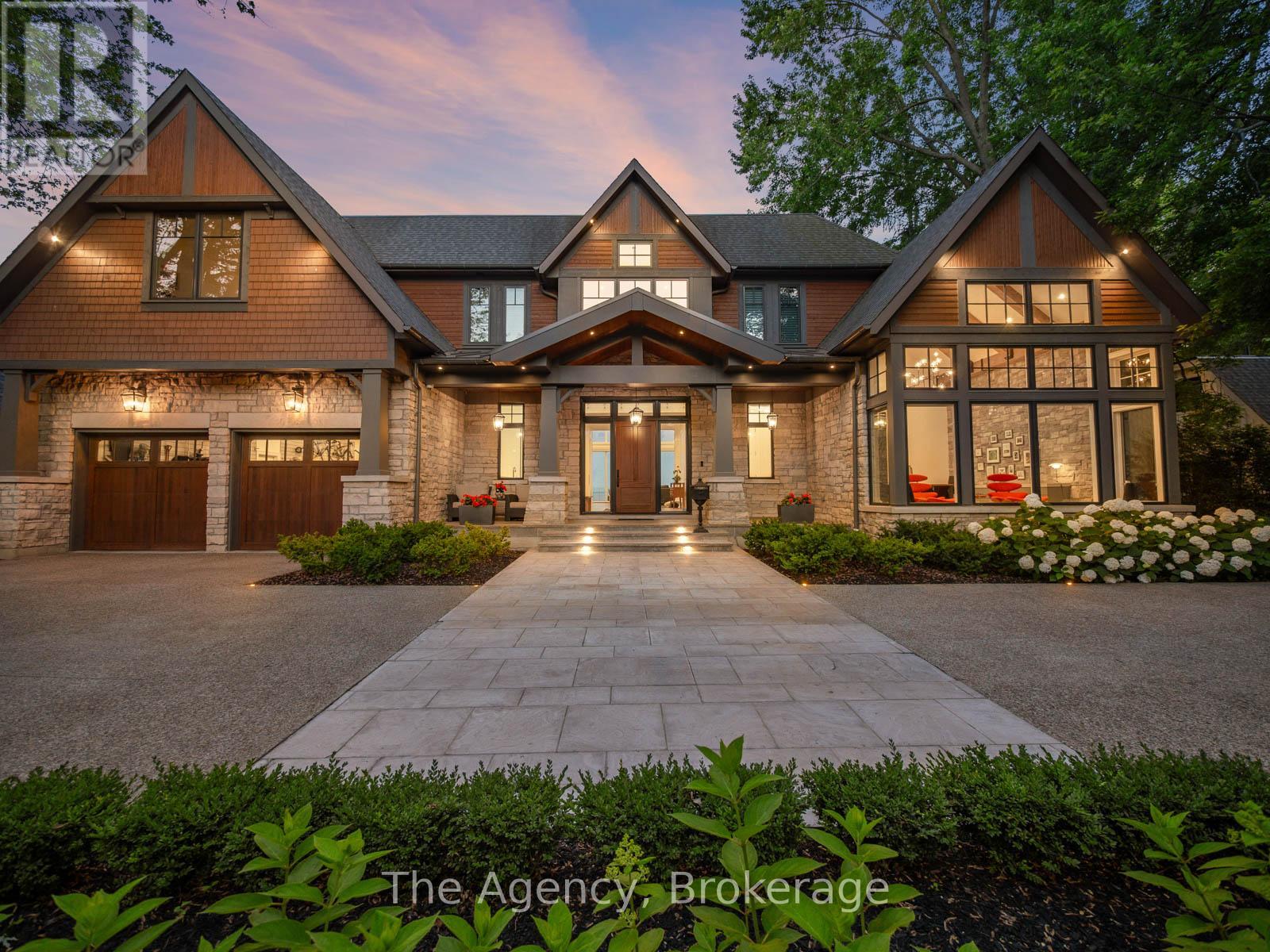 140 Secord Lane, Burlington, Ontario  L7L 2H7 - Photo 4 - W12330371