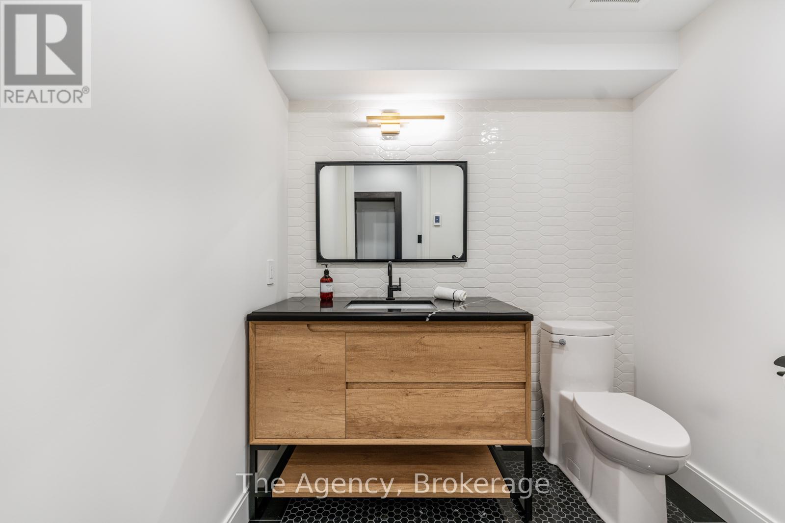 3 - 2265 Lakeshore Road, Burlington, Ontario  L7R 1B1 - Photo 32 - W12375159