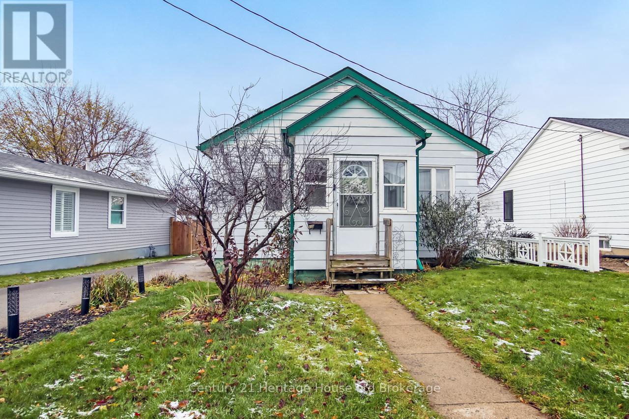 116 EAST PARK DRIVE, Woodstock, Ontario