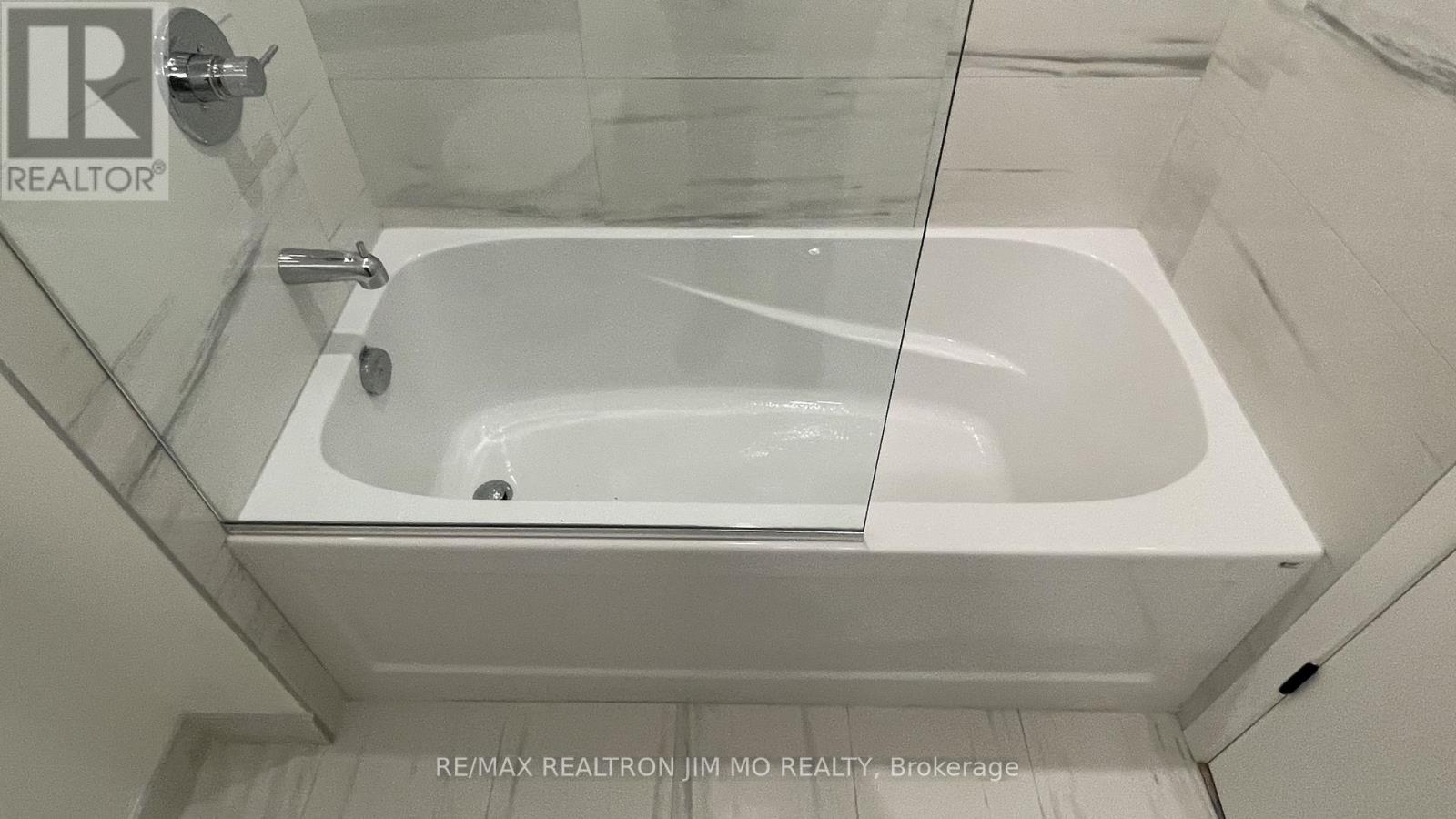 2905 - 8 Interchange Way, Vaughan, Ontario  L4K 0R2 - Photo 8 - N12554414