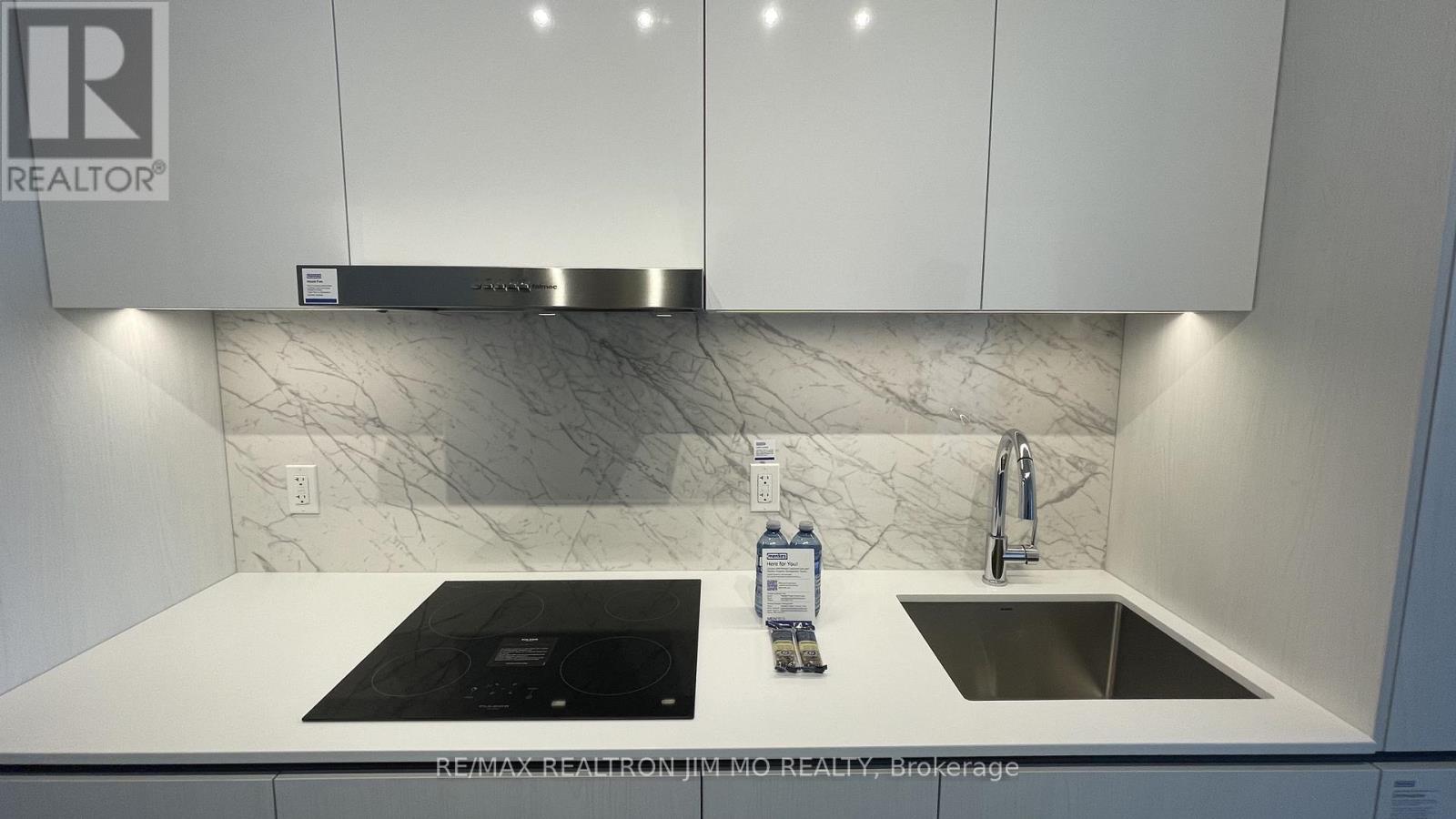 2905 - 8 Interchange Way, Vaughan, Ontario  L4K 0R2 - Photo 3 - N12554414