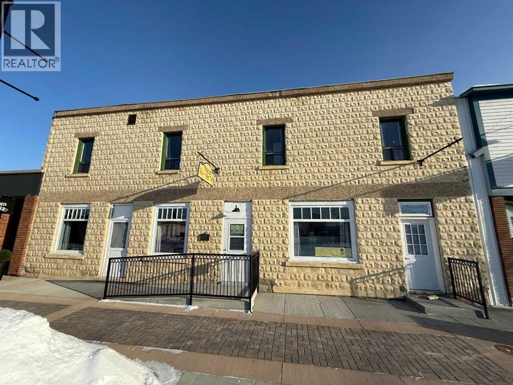 5012 51 Avenue, Ponoka, Alberta  T4J 1R5 - Photo 1 - A2255165