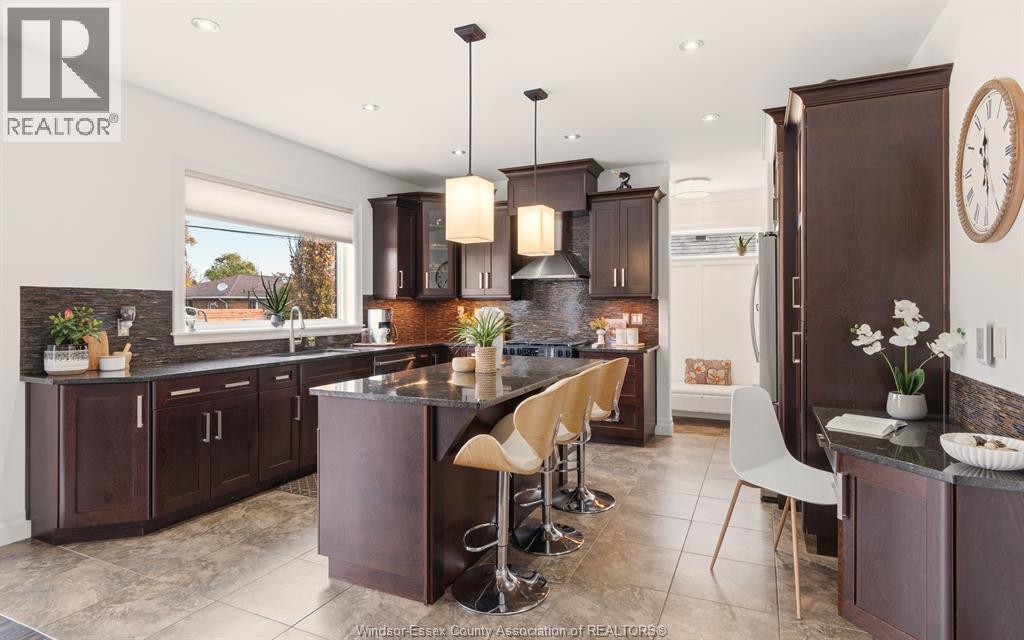 425 Superior, Lasalle, Ontario N9J 3Z5 - Photo 11 - 25028992