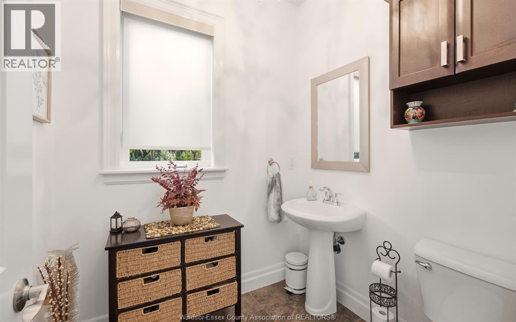 425 Superior, Lasalle, Ontario N9J 3Z5 - Photo 18 - 25028992