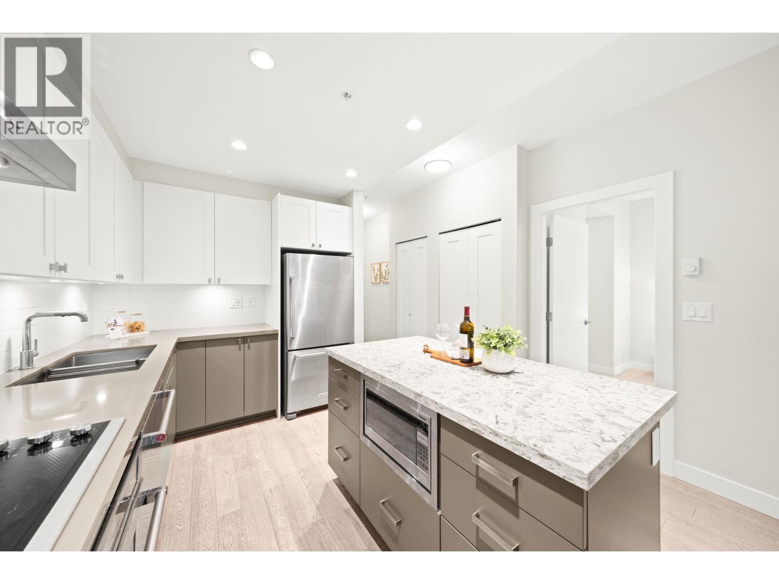 312 3399 Noel Drive, Burnaby, British Columbia  V3J 0G8 - Photo 11 - R3068039