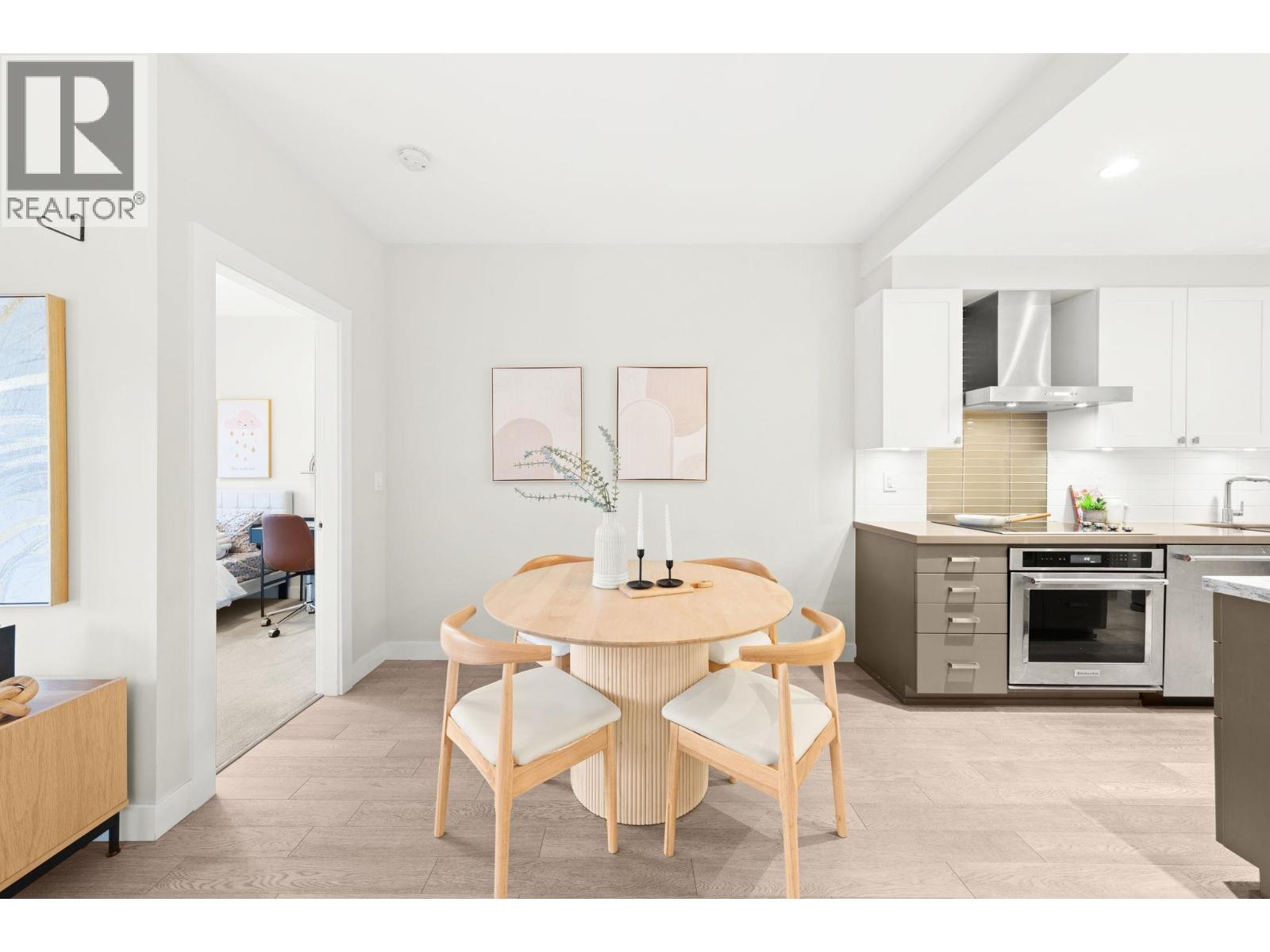 312 3399 Noel Drive, Burnaby, British Columbia  V3J 0G8 - Photo 5 - R3068039