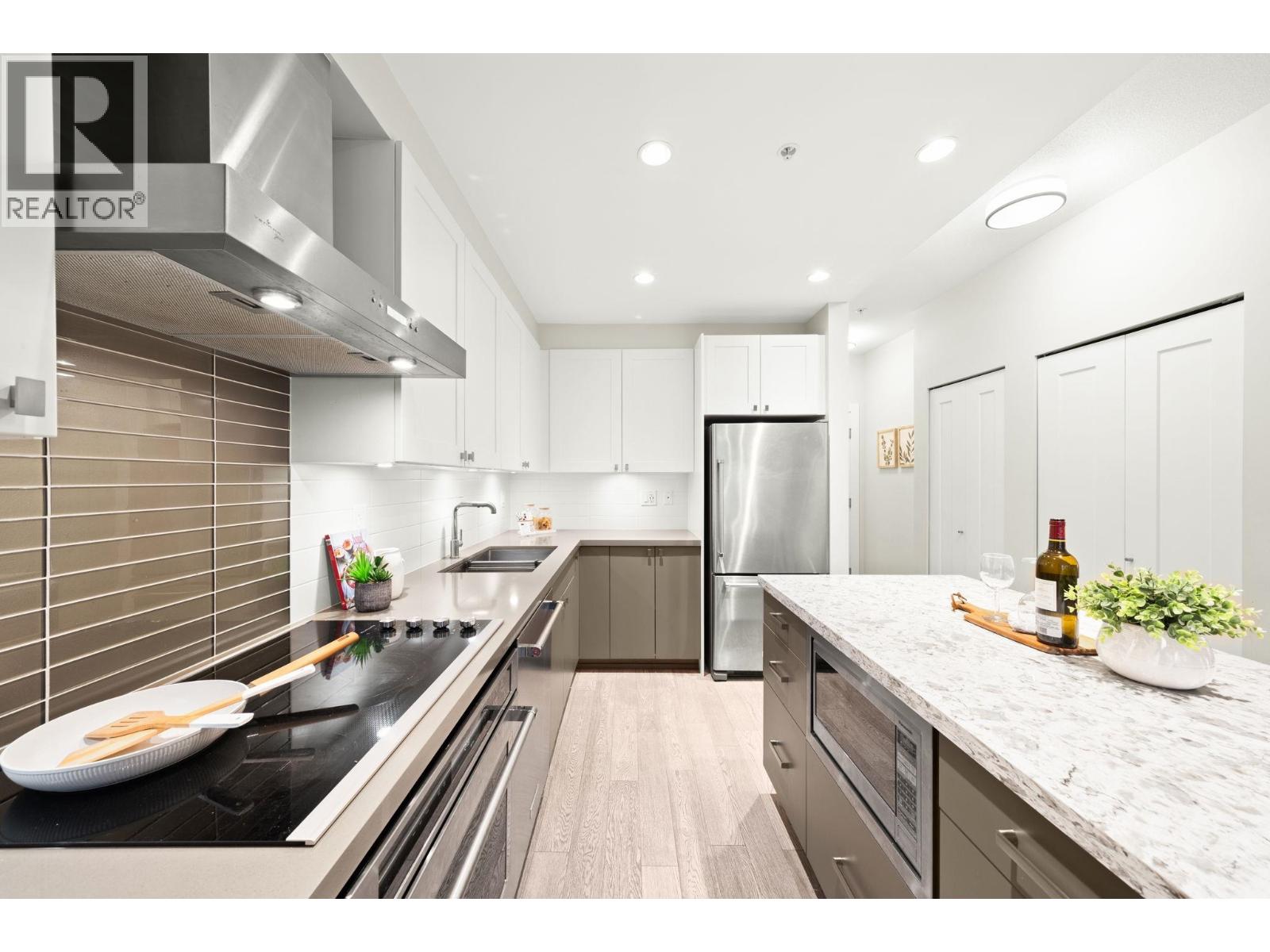 312 3399 Noel Drive, Burnaby, British Columbia  V3J 0G8 - Photo 12 - R3068039